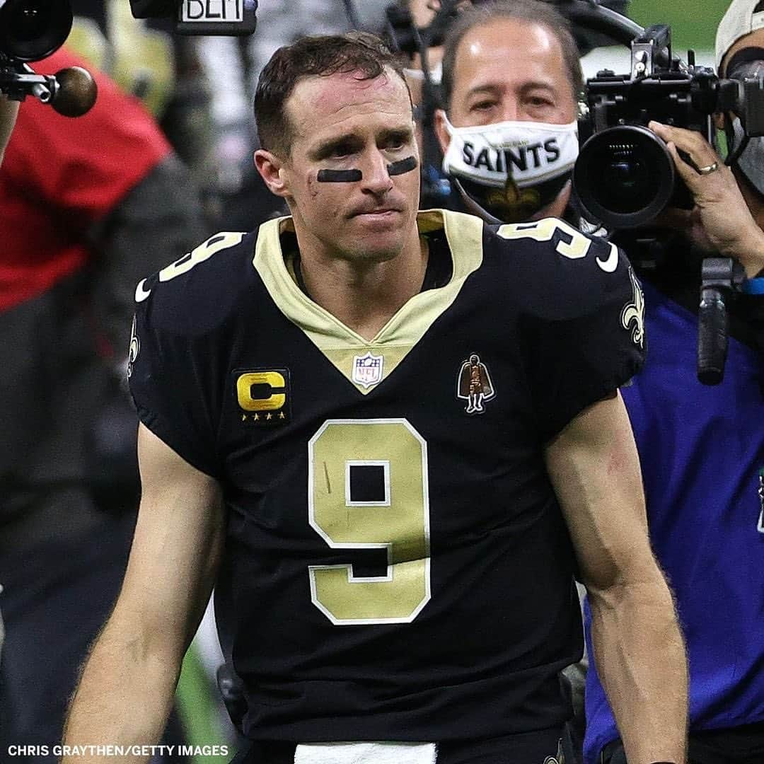 スポーツセンターさんのインスタグラム写真 - (スポーツセンターInstagram)「Tom Brady shares a moment with Drew Brees and his kids after the game 🤝 (via ScottSmithFOX13/Twitter & @Saints)」1月18日 13時05分 - sportscenter