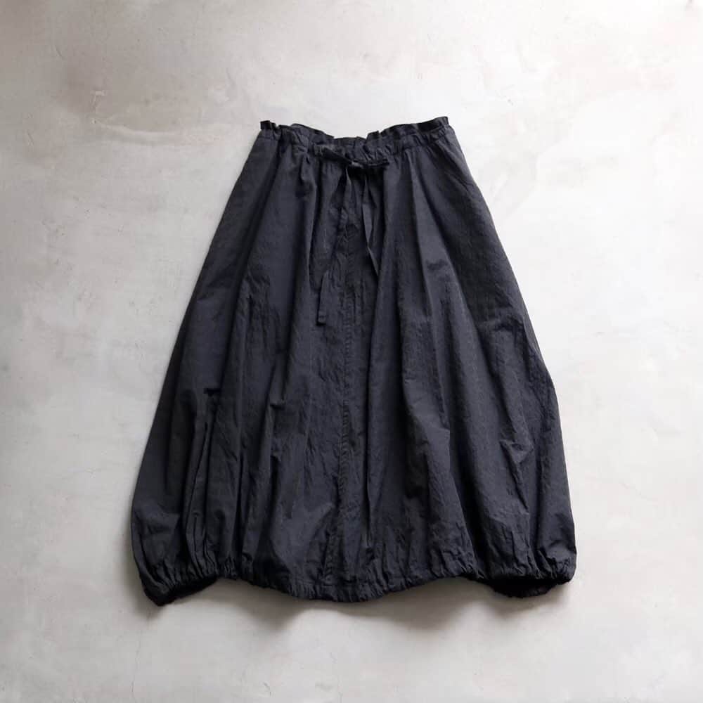 wonder_mountain_irieさんのインスタグラム写真 - (wonder_mountain_irieInstagram)「［ SALE対象 ］*30% > 40%OFF ts(s) / ティーエスエス “String Balloon Skirt - High Count Polyester*Cotton Shadow Crest Jacquard Cloth” ￥51,700- > ￥31,020-［40%OFF］ _ 〈online store / @digital_mountain〉 https://www.digital-mountain.net/shopdetail/000000010085/ _ 【オンラインストア#DigitalMountain へのご注文】 *24時間注文受付 * 1万円以上ご購入で送料無料 tel：084-973-8204 _ We can send your order overseas. Accepted payment method is by PayPal or credit card only. (AMEX is not accepted)  Ordering procedure details can be found here. >> http://www.digital-mountain.net/smartphone/page9.html _ #ts_s _ 本店：#WonderMountain  blog>> http://wm.digital-mountain.info _ 〒720-0044  広島県福山市笠岡町4-18  JR 「#福山駅」より徒歩10分 #ワンダーマウンテン #japan #hiroshima #福山 #福山市 #尾道 #倉敷 #鞆の浦 近く _ 系列店：@hacbywondermountain _」1月18日 13時25分 - wonder_mountain_