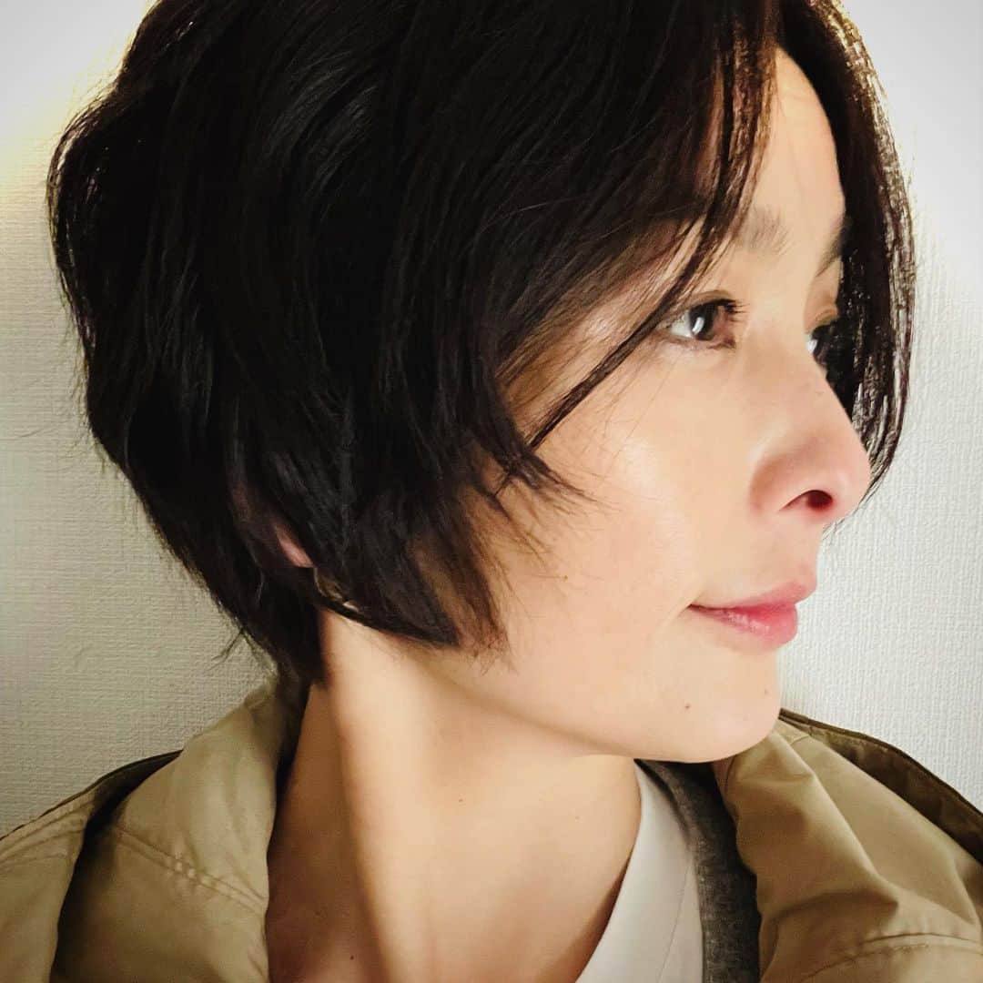 のインスタグラム：「今日は朝から撮影day☀️ ・ ミセス編集部の 平原さん手作り💓 @kyoko_hirahira  美味しいマフィン😋 レシピ教えて下さいませ ・ お家に帰ってからも またまた静岡茶と共に🍵 いただきました🙏✨✨ ほっこりTime💓 ・ 今日もありがとうございました！ ・ ・ #2021.1.18 #絶品マフィンに #静岡茶 #雅正庵 #💓 #前髪 #久しぶり伸びました #😉」