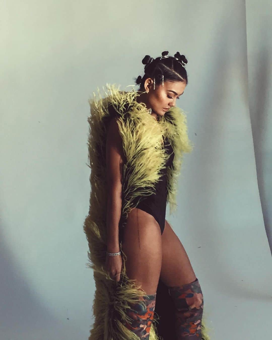 アグネス・モニカのインスタグラム：「🤍  Looking at this pic and thinking whats my next tattoo   #AGNEZMO #archived」