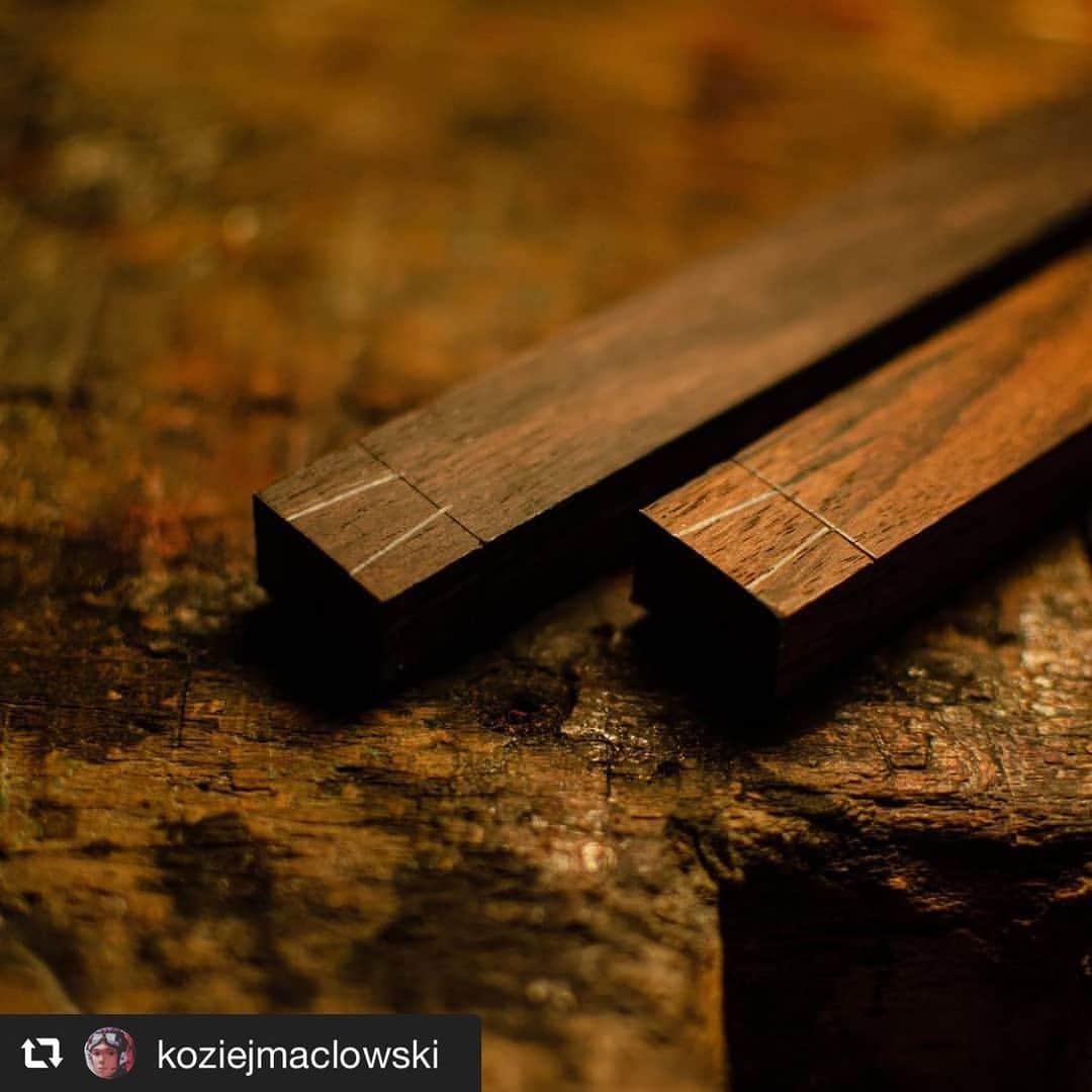 SUIZAN JAPANさんのインスタグラム写真 - (SUIZAN JAPANInstagram)「What cool photos and precise work! Thank you for using our dozuki saw👍﻿ ﻿ #repost📸 @koziejmaclowski﻿ Cutting some dovetails﻿ #dovetails #woodjoinery #woodjoints #woodworkingtools #woodworkingskills #rosewood #woodworking #woodjoints #woodjoinery #japanesetools #dozuki #suizanjapan #pullsaw﻿ ﻿ #suizan #japanesesaw #japanesesaws #japanesetool #craftsman #craftsmanship #handsaw #woodwork #woodworker #woodworkers #diy #diyideas #japanesestyle #japanlife」1月18日 13時29分 - suizan_japan