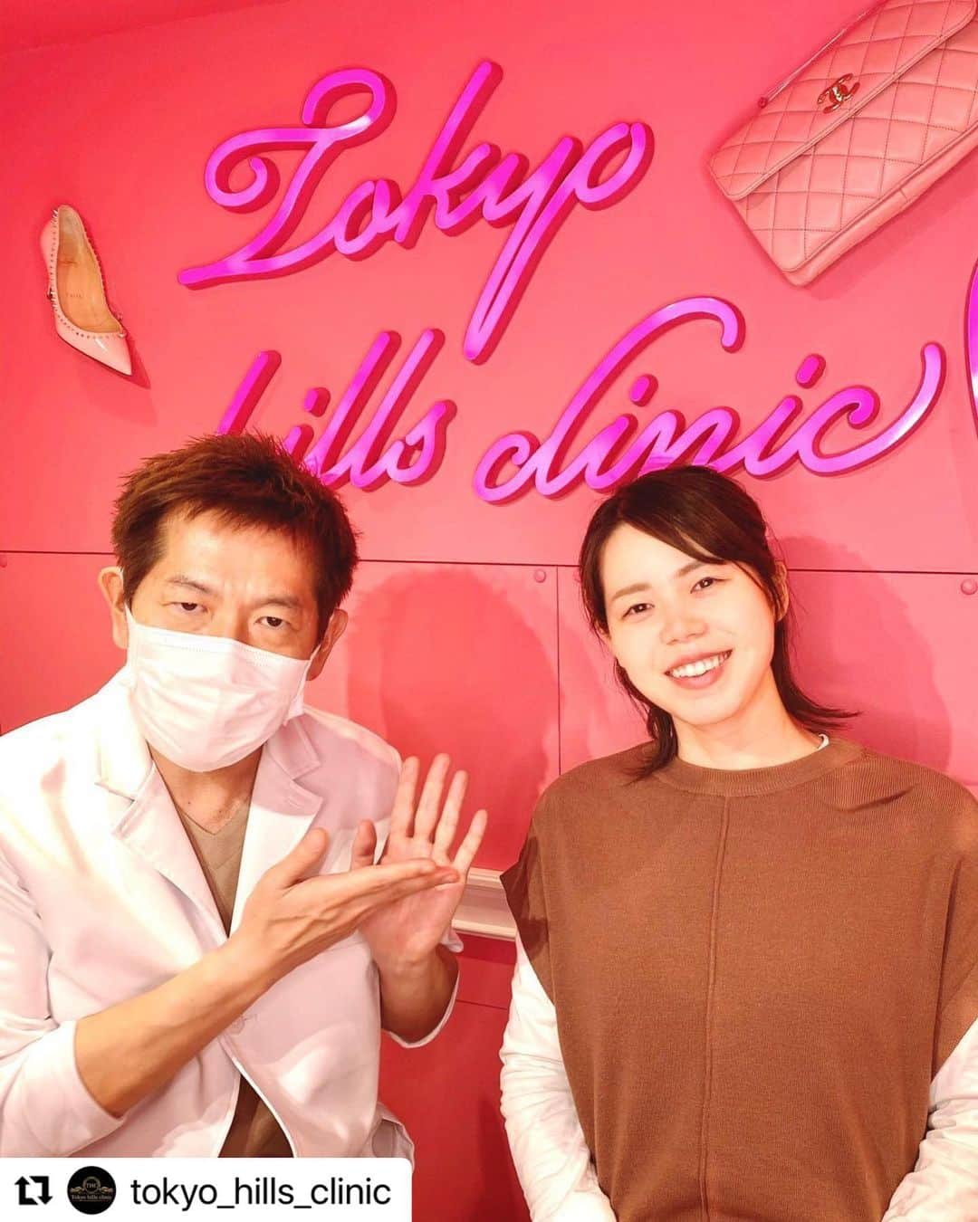 星奈津美のインスタグラム：「年が明けてすぐ、2021年初の肌ケアへ！ 定期的に通えているのでこの時期大敵の乾燥も、マスクで荒れ気味だった口周りもかなり落ち着いてます💓 いつも本当にありがとうございます🙏✨ 今年もよろしくお願いします☺️ #Repost @tokyo_hills_clinic with @make_repost ・・・ 先日、元競泳選手でロンドンオリンピック、リオデジャネイロオリンピック🏊‍♀️の銅メダリストの星奈津美様がご来院されました🎖﻿ ﻿ 今年初の星様のメニューは…🤫✨﻿ ﻿ 前回から継続して﻿ ﻿ ✔️ベビーピール﻿ ✔️美肌トリートメント﻿ ﻿ でお肌をしっかりとケアさせていただきました💆🏻‍♀️✨﻿ ﻿ 星様は長らくこのメニューを続けてくださっているので、トラブル知らずのツルツルお肌をずっとキープされていらっしゃいます💖﻿ ﻿ ✔️ベビーピール﻿ でニキビの原因にもなる皮脂詰まりを解消し﻿ ﻿ ✔️美肌トリートメント﻿ ではニキビ肌に効果のある有効成分を、通常のスキンケアでは届かないお肌の奥深くまで浸透させていきます。﻿ ﻿ 乾燥が気になりはじめるこの季節⛄️﻿ 角質ケア＆保湿でしっかりスキンケアをすれば怖いもの無しです💪✨﻿ ﻿ 星様のまたのご来院をお待ちしております！﻿ ﻿ #ピーリング #レーザートーニング #シミ #美白 #美肌 #美容皮膚科 #美肌ケア #美肌になりたい #水泳 #競泳 #thc星奈津美」