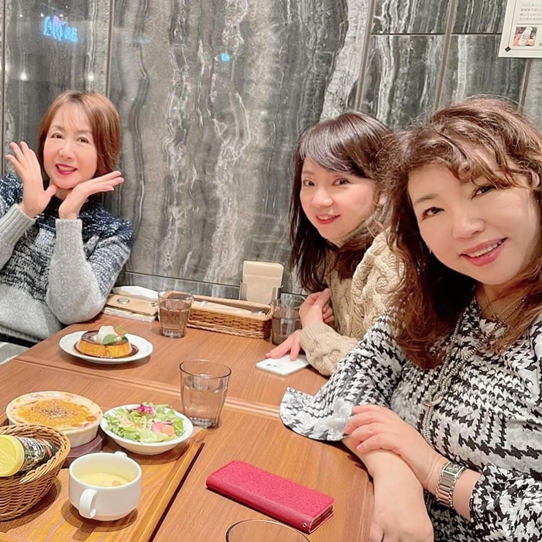 奈美悦子さんのインスタグラム写真 - (奈美悦子Instagram)「短い時間だけど久しぶりに皆んな元気で会えて良かった。#プリン#大好き #仲良し #友達 #久しぶり #皆んな元気 #短い時間だったけど楽しかった #またね」1月18日 14時05分 - nami.etsuko