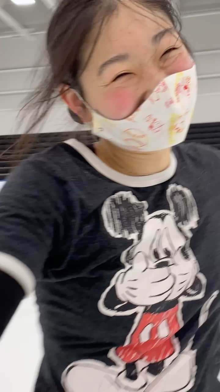 長洲未来のインスタグラム：「In honor of everyone at the US Championships, here’s a video of me trying to get my double axel back. 😂🤣🥲」