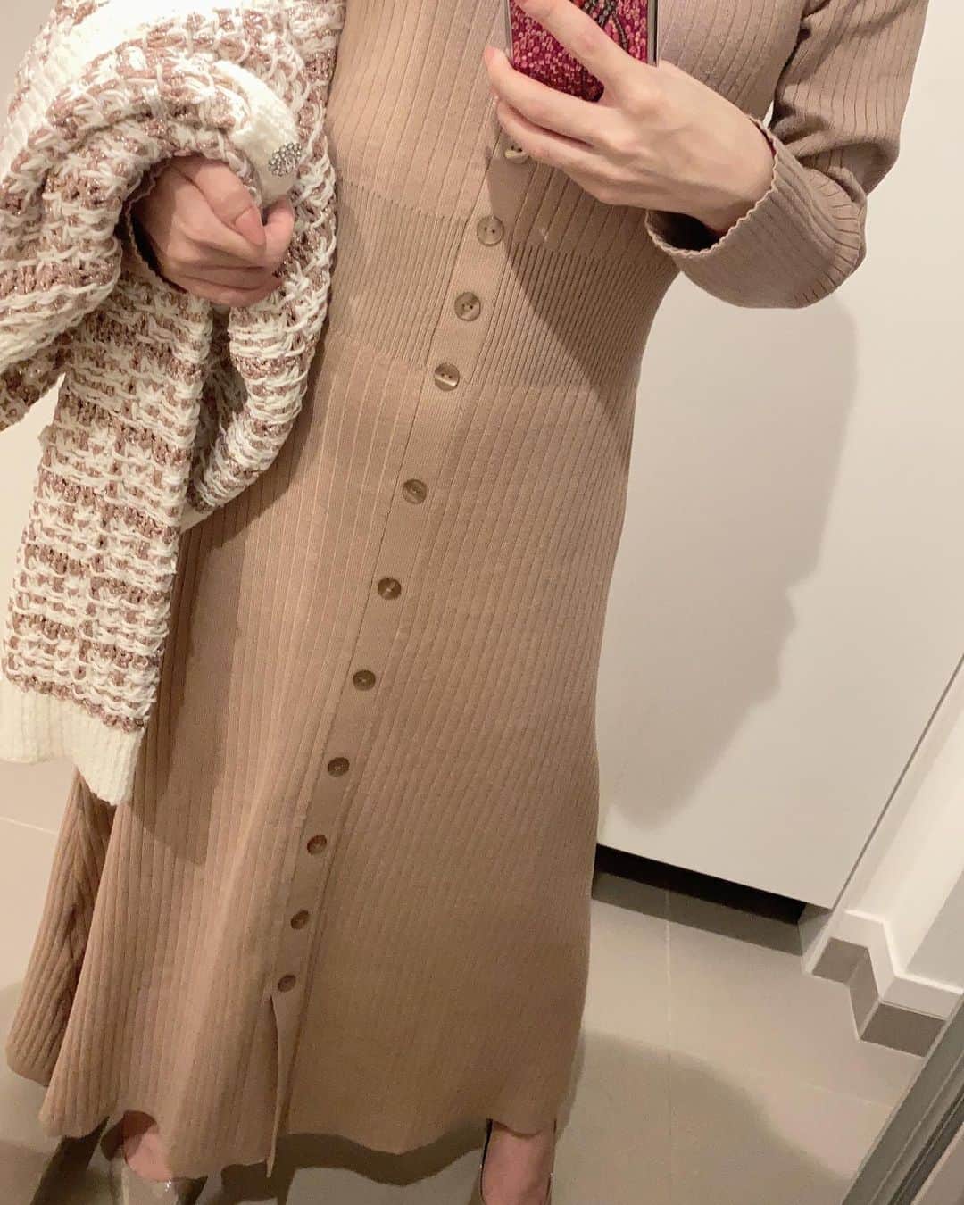 美沙さんのインスタグラム写真 - (美沙Instagram)「かーわーいーいー🥺💓 後ろのリボン🎀 そして背中ガッツリあいてる🙈 . 久々めっちゃドツボ〜😍💓 春になったらワンピースだけで着よっと🌸 . @belinda_official_world . #belinda #ベリンダ #ONEPIECE #ワンピース #👗 #リボン #🎀 #デートコーデ #ワンピース好きな人と繋がりたい #お洋服好きな人と繋がりたい」1月18日 14時37分 - misa0623r