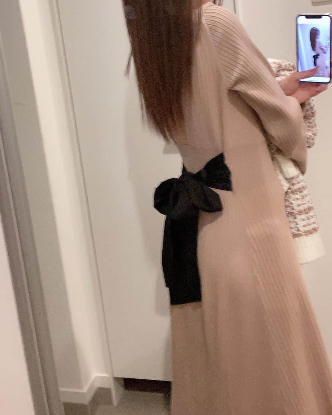 美沙さんのインスタグラム写真 - (美沙Instagram)「かーわーいーいー🥺💓 後ろのリボン🎀 そして背中ガッツリあいてる🙈 . 久々めっちゃドツボ〜😍💓 春になったらワンピースだけで着よっと🌸 . @belinda_official_world . #belinda #ベリンダ #ONEPIECE #ワンピース #👗 #リボン #🎀 #デートコーデ #ワンピース好きな人と繋がりたい #お洋服好きな人と繋がりたい」1月18日 14時37分 - misa0623r