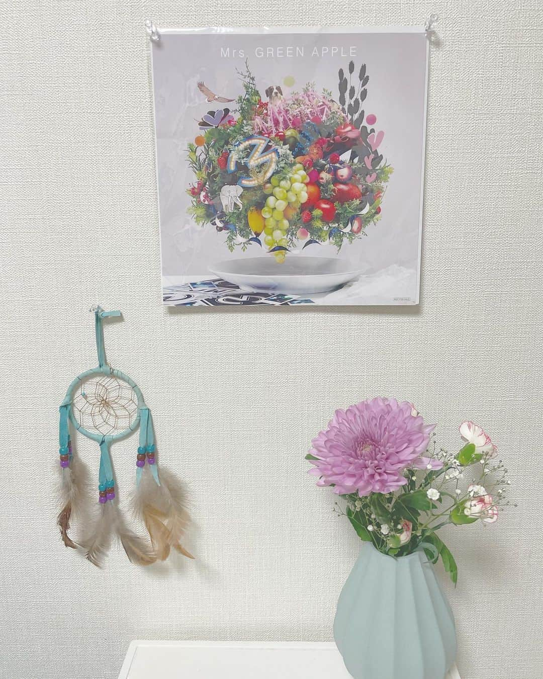 白石香さんのインスタグラム写真 - (白石香Instagram)「#自粛期間 #常に #部屋にお花 #置くようになりました  #ミセスグリーンアップル　#mrsgreenapple #5」1月18日 14時40分 - shiraishikaori5541