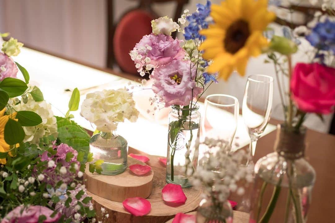 グレイスヒルオーシャンテラスさんのインスタグラム写真 - (グレイスヒルオーシャンテラスInstagram)「ㅤㅤㅤㅤㅤㅤㅤㅤㅤㅤㅤㅤㅤ おふたりのご披露宴を彩るお花 おふたりのお席、ゲストの方のお席 どんなお花にするのか担当のフローリストと フルオーダーでご決定いただけます💐 ㅤㅤㅤㅤㅤㅤㅤㅤㅤㅤㅤㅤㅤ ㅤㅤㅤㅤㅤㅤㅤㅤㅤㅤㅤㅤㅤ  ---------------------- @gracehill_oceanterrace  ㅤㅤㅤㅤㅤㅤㅤㅤㅤㅤㅤㅤㅤ 公式HPではスタッフブログを更新中！ ウエディングレポートや ブライダルフェアの情報など プレ花嫁様必見の投稿が盛り沢山☆ ぜひご覧くださいませ💐 ㅤㅤㅤㅤㅤㅤㅤㅤㅤㅤㅤㅤㅤ ----------------------- ㅤㅤㅤㅤㅤㅤㅤㅤㅤㅤㅤㅤㅤ」1月18日 14時45分 - gracehill_oceanterrace