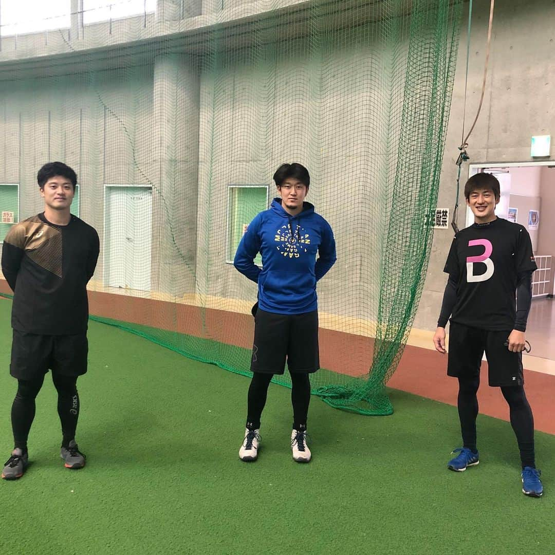 阪神タイガースさんのインスタグラム写真 - (阪神タイガースInstagram)「岩貞投手と坂本選手が、オリックス能見投手との合同自主トレを公開！ #岩貞祐太 選手 #坂本誠志郎 選手 #能見篤史 選手 #自主トレ公開  #阪神タイガース #オリックスバファローズ」1月18日 15時00分 - hanshintigers_official