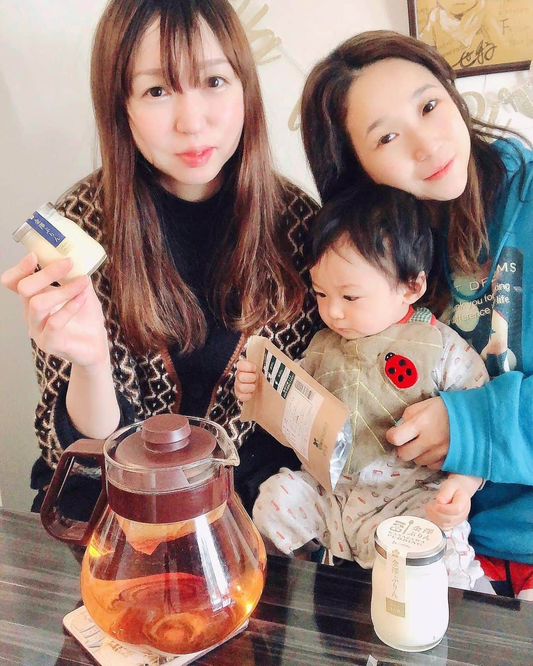 世手子さんのインスタグラム写真 - (世手子Instagram)「Thank you for watching the birthday countdown broadcast🎥✨ I want to have a wonderful year(￣▽￣) I also received a wonderful gift💐 #バースデー #カウントダウン #uplive #無料配信 見てくれて有難うございました(*'▽'*) 夜遅くまでお祝いしてくれて嬉しかった(・∀・) 素敵な一年になります(*☻-☻*) 相変わらず #寿司太郎 は夜中まで起きてましたが💦 なっちゃんが #お誕生日プレゼント くれたよ（＾ν＾） @francfranc_official のお皿かわいい！ デザートに #金澤ぷりん 食べた✨✨ #石川県 の #プリン専門店  #柚餅子総本家中浦屋  #lareves #ラレーヴ です(๑･̑◡･̑๑) #女性たちの夢 という意味が入ってるの✨美しい✨ 3種類のプリン🍮 ナチュラルプレーン・五郎島スイートポテト・ひゃくまん穀 やばいー！滑らかめっちゃ美味しかった(๑˃̵ᴗ˂̵) この食感は是非 #お取り寄せ して体感してほしいっっ 映えな #アラベスク柄 素敵(=^▽^)σ #タイガールイボスティー と共にほっこり @osakaohsho_japan の #ぷるもち水餃子 でお吸い物作ってみた(^-^)v また #アップライブ 配信するのでみてね⭐️⭐️ #ルイボスティー #プレミアムルイボスティー #オーガニックルイボスティー #オーガニック生活 #ノンカフェイン #monipla #rooibosTIGER_fan  #asagakeで体験  @asagakecom」1月18日 15時06分 - rojide