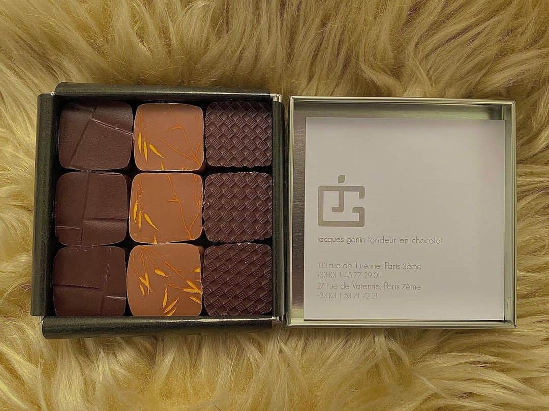 DJ mariennuさんのインスタグラム写真 - (DJ mariennuInstagram)「I luv 🍫  with @apeca.cacao #APeCA 一粒一粒が美味しく上品で満足度も充分。こちらのジャック・ジュナンのアソートボックスはフランスとベルギーのチョコレート🤍 美味しいチョコレートは幸福度を上げてくれます。 #chocolate #france #belgie」1月18日 15時26分 - mariennu1202