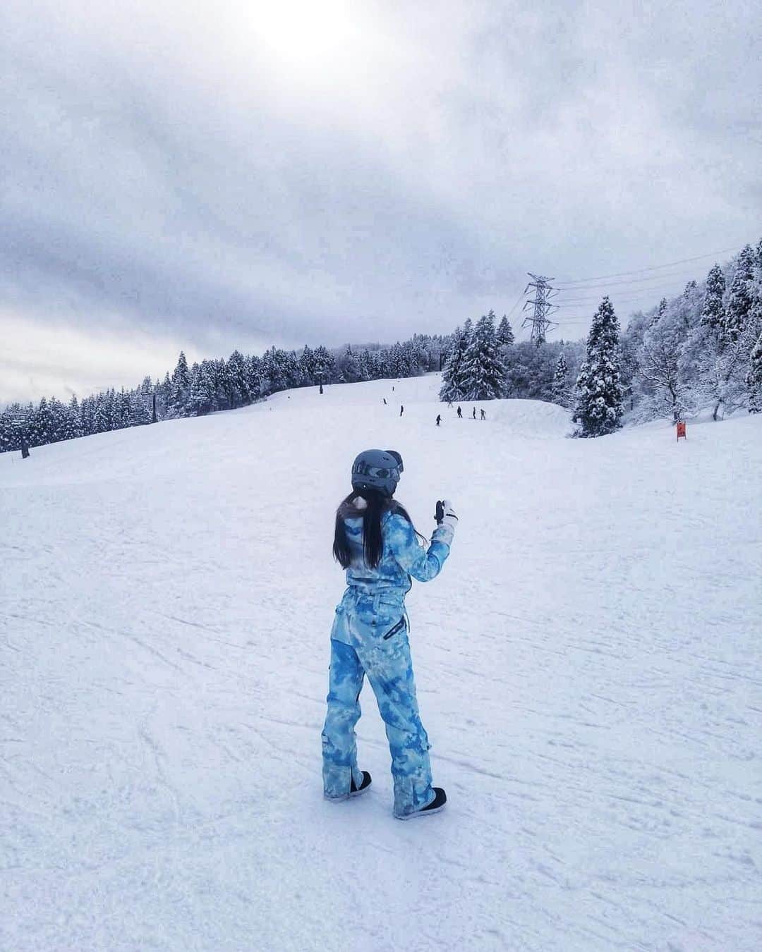 大野南香さんのインスタグラム写真 - (大野南香Instagram)「* Snowboard practices are going very well. Snow this season is so fluffy and fresh that I was not too scared to fall down.   #everydayhappy ︎︎﻿ ︎︎﻿☺︎︎﻿ #snowboard  #snowboarding」1月18日 15時26分 - minaka_official