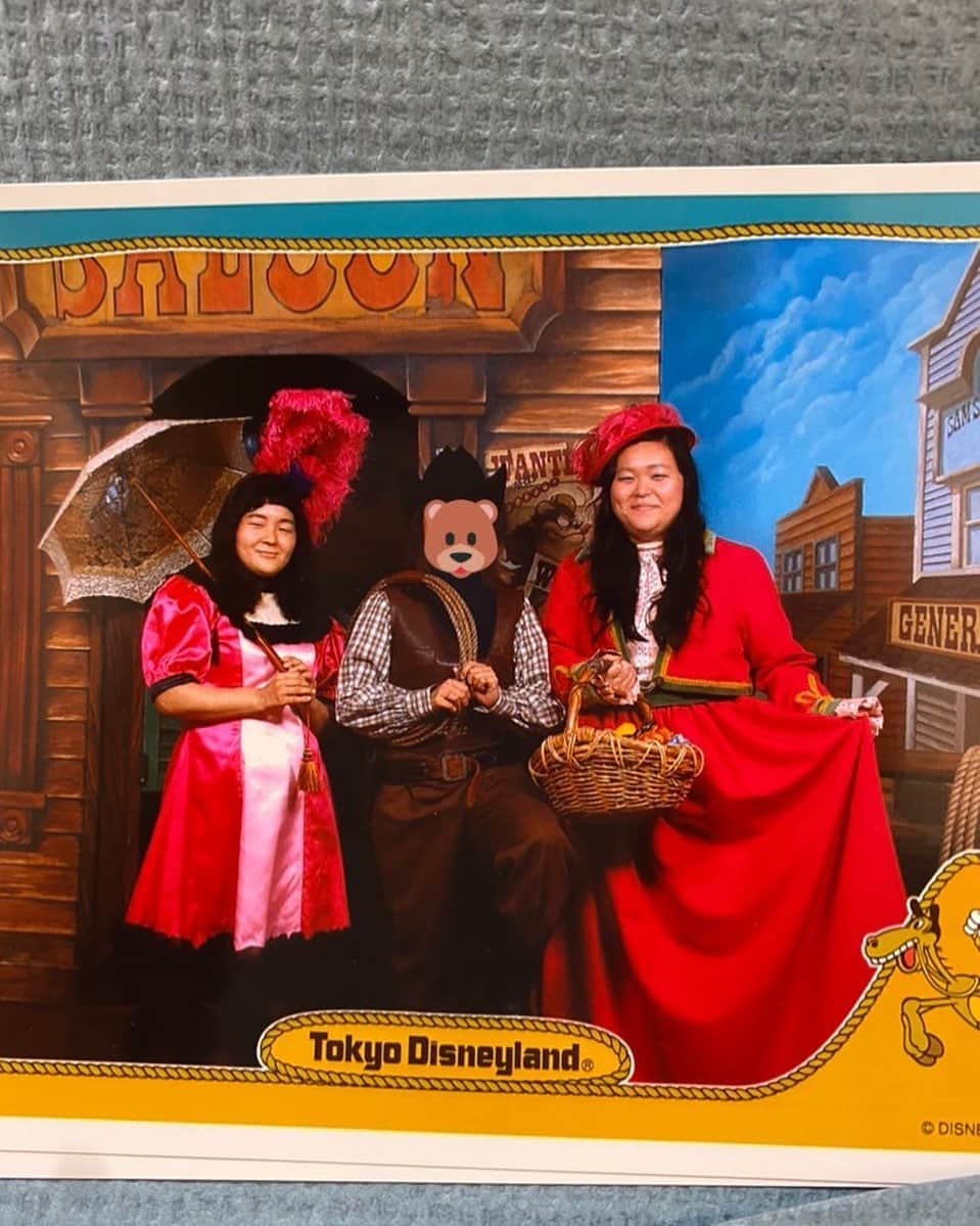 のインスタグラム：「掃除してたらでてきた  #完全プライベート #東京ディズニーランド #また行きたいな #ディズニーlovegirl  #最近はたなべとツイステトーク #たなべエース推し #はらクルーウェル推し」