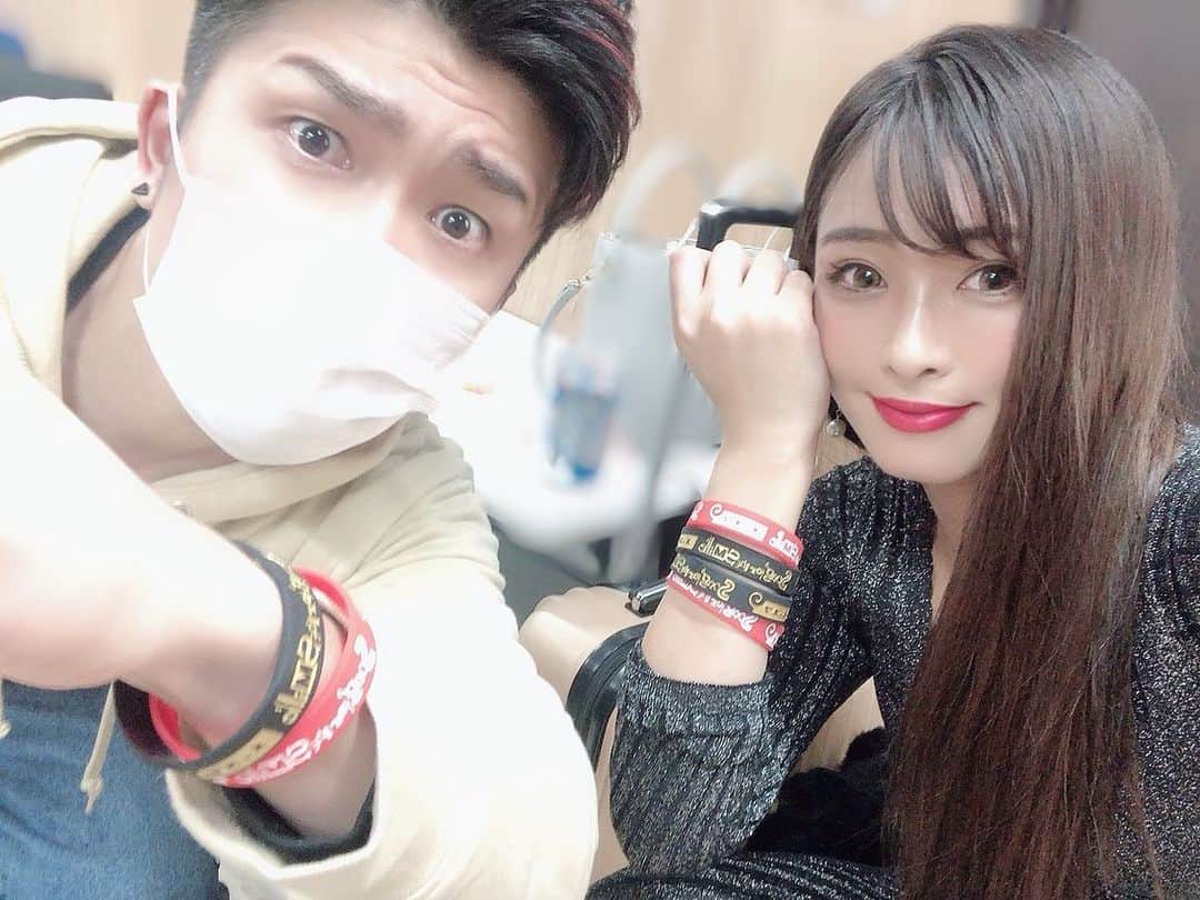 Fujikoさんのインスタグラム写真 - (FujikoInstagram)「昨日のオフショット😊  1枚目　TAROOさん 2枚目　シュガーズのいわじさん 3枚目　シュガーズのパンくん  みんな素敵なアーティスト👏🥺  #Fujiko#キャラメルパッキング#シュガーズ#関西#アーティスト」1月18日 15時36分 - fujikochan1023