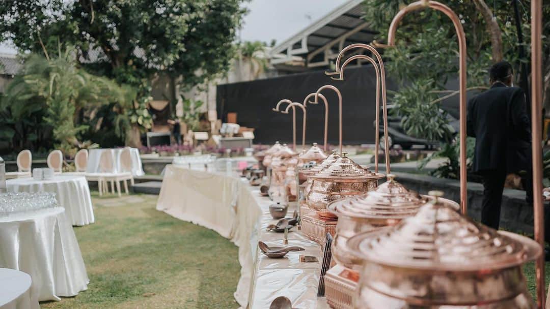 Zaskia Sungkarさんのインスタグラム写真 - (Zaskia SungkarInstagram)「Biar sepi tapi insyaAllah jadi kenangan ya 🤗  7 Bulanan Perjalanan Buah Hati Zaskia Sungkar & Irwansyah @zaskiasungkar15 @irwansyah_15   Media Partners @rans.entertainment @indosiar @vidiodotcom Organized by @sistaweddingorganizer Decoration by @sistadecoration  Tent by @slc_weddingservice Photography by @aliencophoto Catering by @nasipuyungninik @caucream Zaskia's Makeup by @ryanogilvy  Mom's Makeup by @vivithalib Stylist @wanda_haraa  Attire by @sistawedding  Zaskia's Attite by @saptodjojokartiko @lacebyartkea Irwansyah's Attire by @sasdesigns Betawi Tradition by @sistawedding  MC @raffinagita1717 @mrsayudewi  Usher by @my_usher Venue @themanorandara」1月18日 15時36分 - zaskiasungkar15