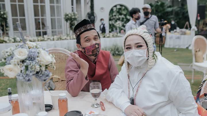 Zaskia Sungkarさんのインスタグラム写真 - (Zaskia SungkarInstagram)「Biar sepi tapi insyaAllah jadi kenangan ya 🤗  7 Bulanan Perjalanan Buah Hati Zaskia Sungkar & Irwansyah @zaskiasungkar15 @irwansyah_15   Media Partners @rans.entertainment @indosiar @vidiodotcom Organized by @sistaweddingorganizer Decoration by @sistadecoration  Tent by @slc_weddingservice Photography by @aliencophoto Catering by @nasipuyungninik @caucream Zaskia's Makeup by @ryanogilvy  Mom's Makeup by @vivithalib Stylist @wanda_haraa  Attire by @sistawedding  Zaskia's Attite by @saptodjojokartiko @lacebyartkea Irwansyah's Attire by @sasdesigns Betawi Tradition by @sistawedding  MC @raffinagita1717 @mrsayudewi  Usher by @my_usher Venue @themanorandara」1月18日 15時36分 - zaskiasungkar15
