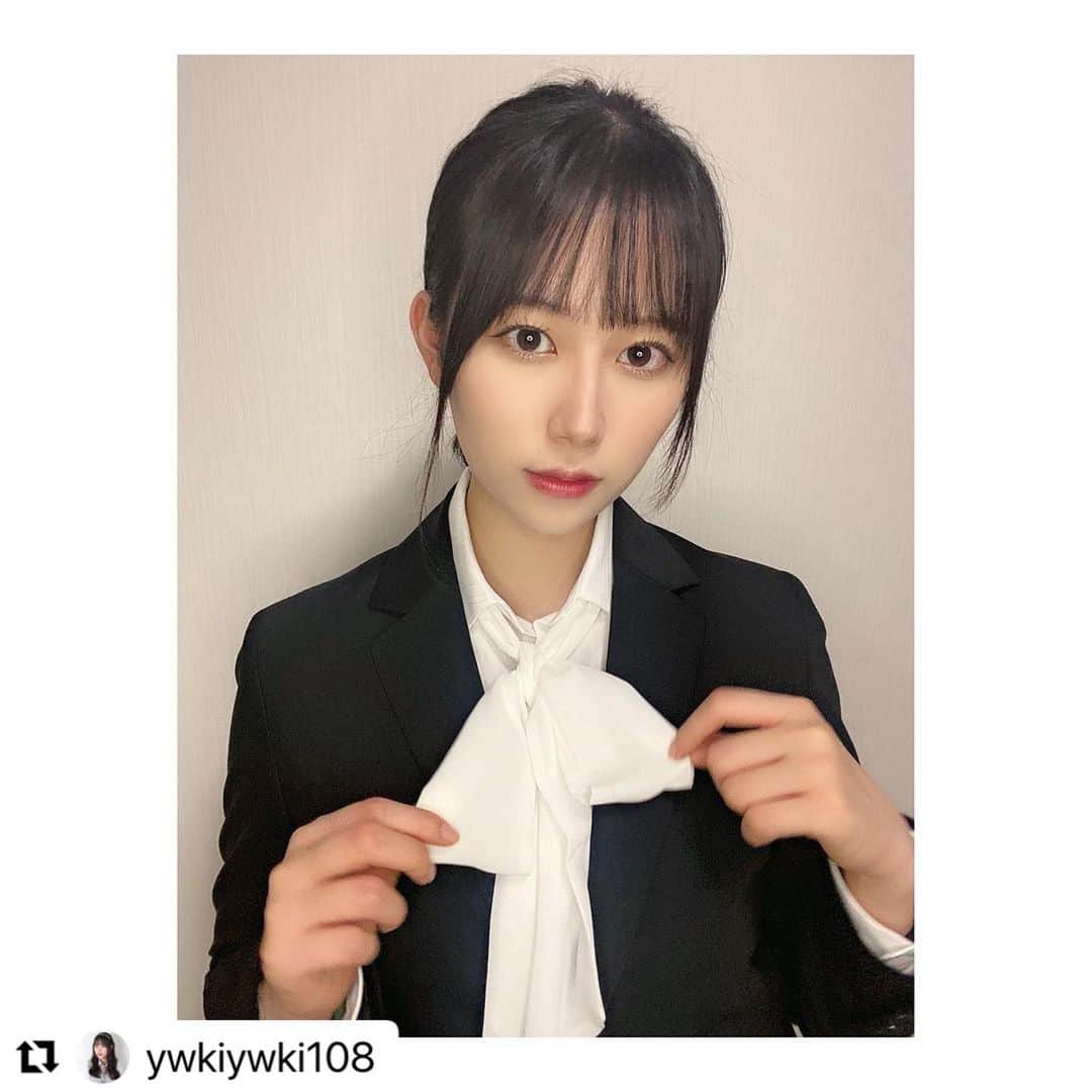 サマンサタバサさんのインスタグラム写真 - (サマンサタバサInstagram)「本日より発売START❣️  【SUIT SELECT × Samantha Beauty Project】  企画スタートから約1年、 スーツのデザインやシルエット・機能性など、 女性ならではのスーツへの悩みを 1500人以上の女性社員からヒアリング♪  サマンサタバサとスーツセレクトの 新入社員のフレッシュな意見や お客様から寄せられたリアルな声をぎゅっと詰め込み、 入学～就活～入社まで長く使える、 「究極のレディーススーツ」が完成しました♡  ブラック・ネイビーの2色展開で、 ジャケット・パンツ・スカートの選べる3点セットです✨  リボンタイ・フリルがセットになった 3wayの贅沢ブラウスもプロデュース✨✨  ※商品の発売は、SUIT SELECT公式オンラインショップ または、店頭のみとなります。  #samanthathavasa#collaboration#suitselect#suit#サマンサタバサ#コラボレーション#スーツセレクト#スーツ#究極のスーツ#究極の黒スーツ#究極のレディースブラックスーツ#サマンサスーツマジック#サマンサコラボスーツ　#samanthabeautyproject#サマンサビューティプロジェクト  #Repost @ywkiywki108 with @make_repost ・・・ ︎︎︎︎︎ ︎︎︎︎︎☺︎ スーツきてみた~﻿ どーかいな、、、！？﻿ いろんなタイプのがあるけんまたきたらアップするね🤍﻿ ﻿ #サマンサスーツ #サマンサスーツマジック #スーツ ﻿ #サマンサコラボスーツ #サマンサタバサ #suitselect #samanthathavasa #Instagram #Instalike #Instagood #followme #ljk #jk3 #jk #東原優希」1月18日 15時28分 - samantha.thavasa.info