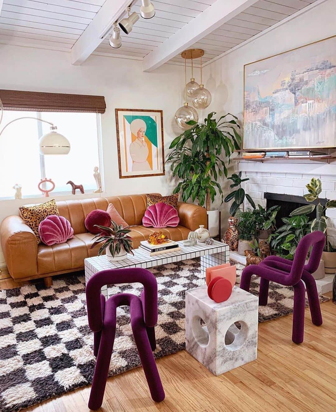 のインスタグラム：「The living in style at the home of @candycoloredhome」