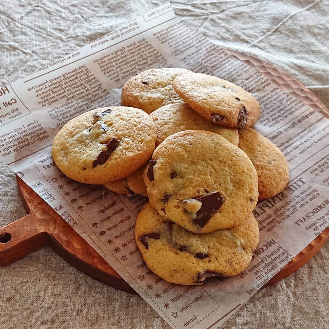 藤森夕子さんのインスタグラム写真 - (藤森夕子Instagram)「おやつにソフトクッキー焼きました(^^)  サクサクも良いけど、このしっとり感も好き。 そして、板チョコをザクザクにカットして入れるのがお気に入り😁👍  #おやつ作り #おやつ#てづくりごはん365 #手作りスイーツ #クッキー#ソフトクッキー #手作りおやつ#息子弁当#おうちごはんlover #おうち時間 #チョコクッキー#手作りクッキー#スイーツ」1月18日 16時02分 - yukofujimori2525