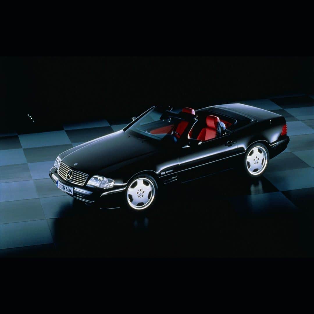 メルセデス・ベンツさんのインスタグラム写真 - (メルセデス・ベンツInstagram)「A rare beauty: The 1998 SL 'Special Edition' from the R 129, check out that red interior!  #MBclassic #MercedesBenz #R129 #specialedition #roadster via @mercedesbenzmuseum」1月18日 16時00分 - mercedesbenz