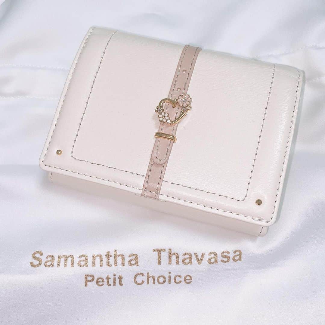 長南舞さんのインスタグラム写真 - (長南舞Instagram)「2021年のお財布も#samanthathavasa のものにしました！(ちょっと前に買ってて今入れ替えた) 去年のお財布めちゃめちゃ気に入ってたけど、毎年変える！って心に決めてたのでね🥲 . このお財布も一目惚れでお気に入り🥰 2021年はこの子と生きてきます〜🦭✨ . #財布 #サマンサタバサ #wallet #new #サマンサ」1月18日 16時12分 - chonanmai
