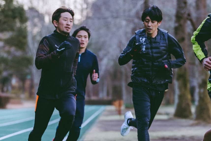 秋本真吾のインスタグラム：「僕の走りの考えを一番理解している選手です。早く試合で見たい。  #浦和レッズ #宇賀神友弥 選手 #秋本真吾」