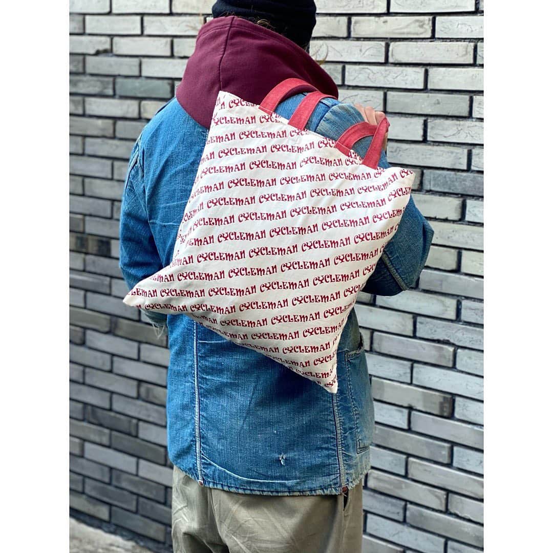 ウェスコさんのインスタグラム写真 - (ウェスコInstagram)「. 先日入荷した"CYCLEMAN Logo Tote Bag"の畳み方を、スタッフブログにて写真付きで紹介しています！ @wesco_japan アカウントトップのURLからブログへリンクします。  #CYCLEMAN #LogoToteBag #ToteBag #トートバッグ #バッグ #Bag #Denim #japan #textile #logo #design #original #vonfranco #lowbrowart #fashion #wescojapan #wescoosaka #wescoebisu #wescosetagaya」1月18日 16時26分 - wesco_japan