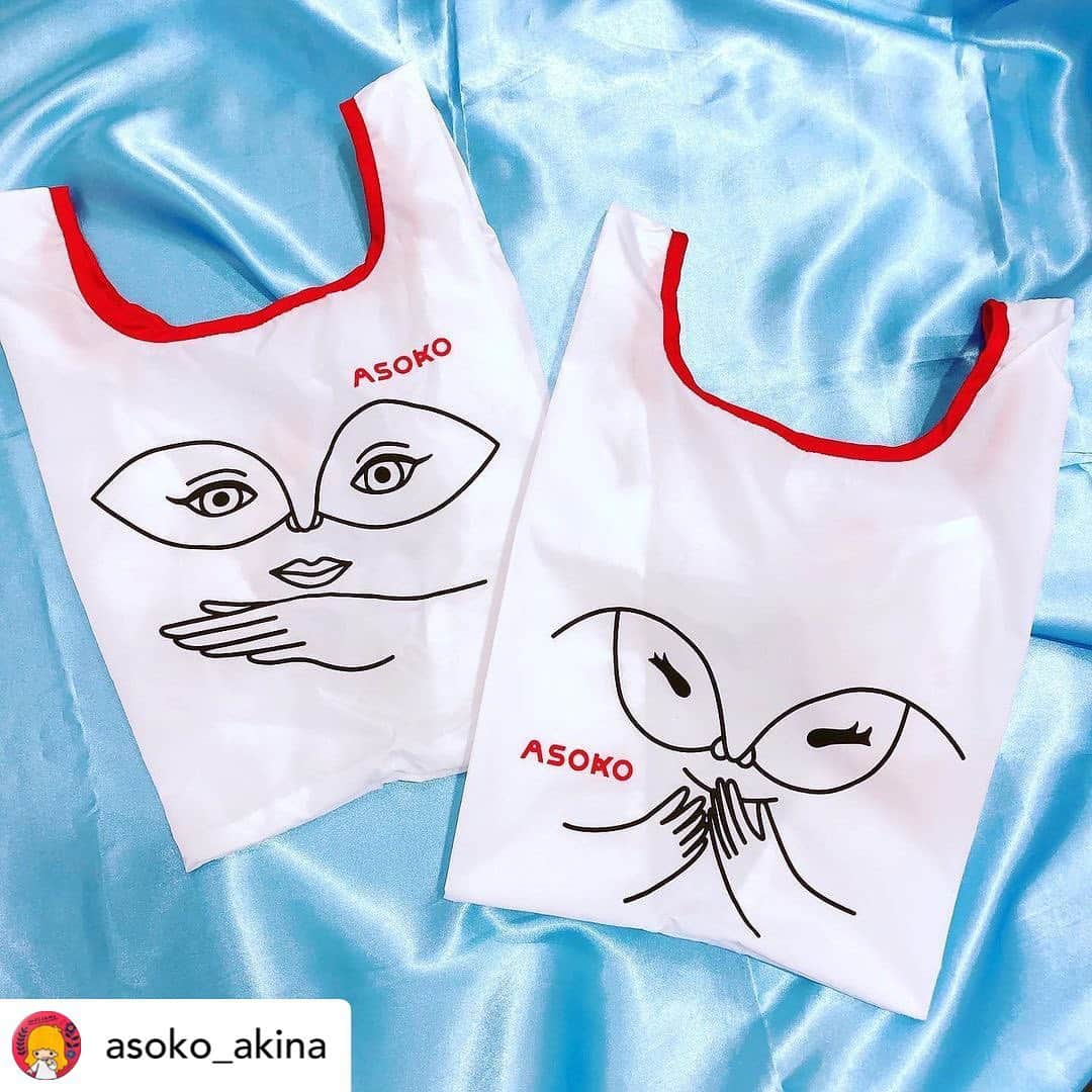 ASOKO ZAKKA STOREさんのインスタグラム写真 - (ASOKO ZAKKA STOREInstagram)「=神戸ハーバーランドumie店AKINAをご紹介= ㅤ　　　　　　  神戸ハーバーランドumie店オープニングスタッフの超ベテランインフルエンサーAKINAのおすすめアイテム🌈✨ 　 　 気になった方は是非フォローお願いします！ お近くにお越しの際は足を運んでみてください♪ ㅤㅤㅤㅤㅤㅤㅤㅤㅤㅤㅤㅤㅤ ㅤㅤㅤㅤㅤㅤㅤㅤㅤㅤㅤㅤㅤ  TOPページのリンクより特集ページに飛べます✈︎ ㅤㅤㅤㅤㅤㅤㅤㅤㅤㅤㅤㅤㅤ ㅤㅤㅤㅤㅤㅤㅤㅤㅤㅤㅤㅤㅤ ---------------------------------- 　 Posted @withregram • @asoko_akina ﻿ コロンとした巾着の形からエコバッグに変身😊﻿ 2枚目の動画をご覧ください🎦﻿ ﻿ 小さめサイズなので私はコンビニで買い物する時に重宝しています😇ㅤㅤㅤㅤㅤㅤㅤㅤㅤㅤㅤㅤㅤㅤ﻿ ☑︎エコバッグ﻿ ¥300（税込¥330）﻿ ﻿ ﻿ ﻿ ﻿  #ASOKO#KOBE#ハーバーランド#神戸ポートタワー#MOSAIC#umie#神戸観光スポット#神戸観光地#雑貨屋巡り#雑貨大好き #プチプラ雑貨#神戸の雑貨屋#お洒落雑貨#おもしろ雑貨#お土産#エコバッグ#eco#マイバッグ#mybag#ミニバッグ#マルシェバッグ#サブバッグ」1月18日 16時29分 - asokojpn