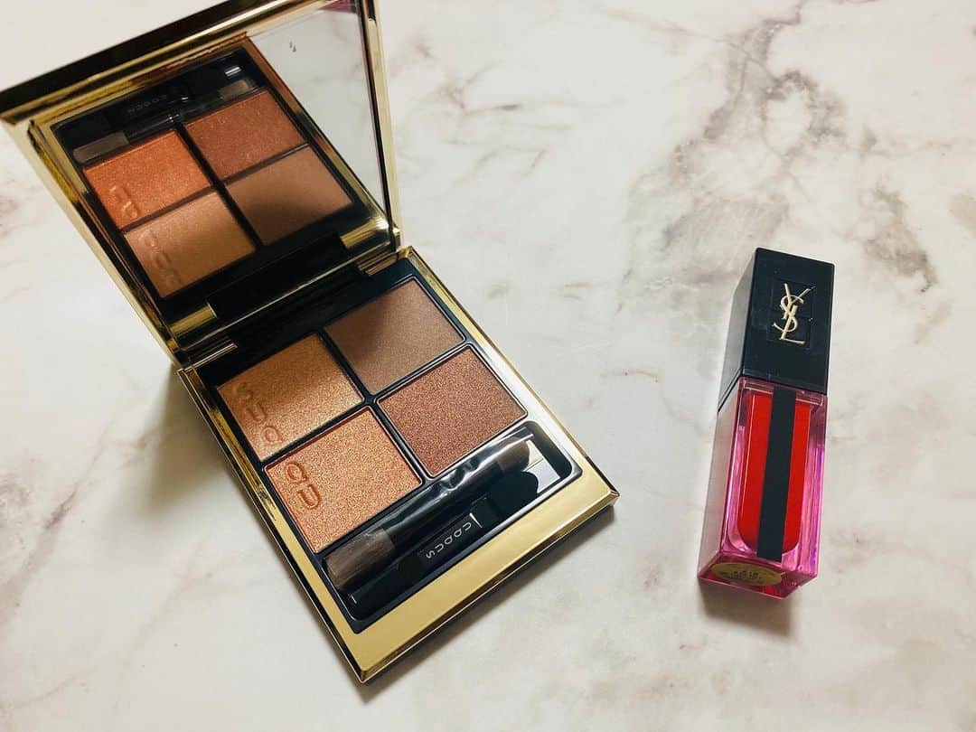 のインスタグラム：「💄✨﻿ ﻿ 自分へのご褒美で買いました✨﻿ お初のSUQQUでございまする。。﻿ YSLのリップは衝動買いです…笑﻿ ﻿ SUQQUの限定色の104と102のリップが可愛すぎたので買いに行きたいなと思います💸﻿ ﻿ ･SUQQU シグニチャーカラーアイズ﻿ 02 陽香色-YOUKOUIRO﻿ ･YSL ルージュ ピュールクチュールヴェルニ ウォーターステイン 618﻿ ﻿ #suqqu #ysl」
