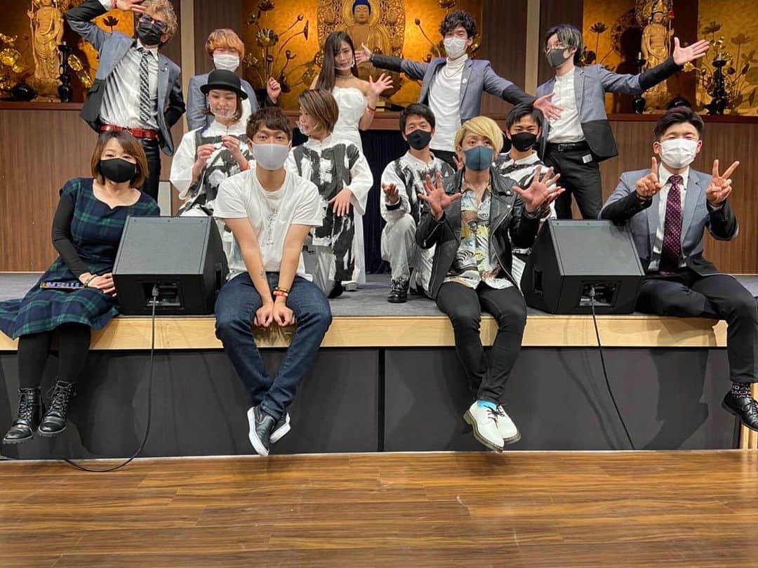 Fujikoのインスタグラム：「大切に歌わせていただきました！  ご来場の皆様ありがとうございます😣✨  配信もありがとうございました😣✨  #Fujiko#シュガーズ#震災祈念コンサート」