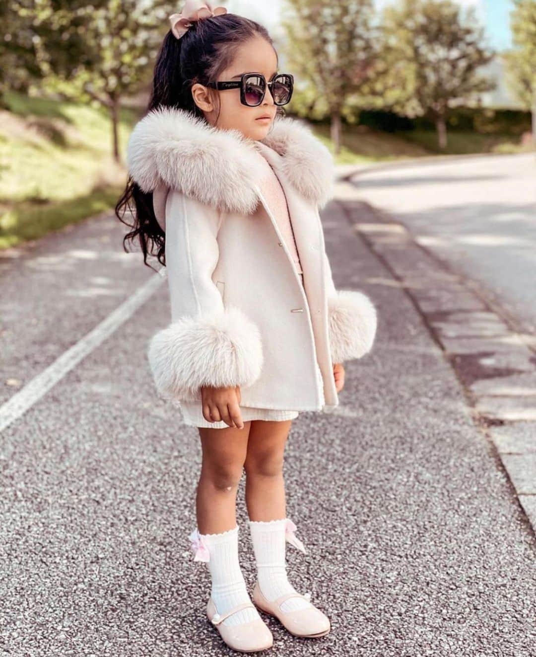 Kidz Fashionのインスタグラム：「By @sadafsorian  Outfit: @lovely.little.lyna #kidzfashion」