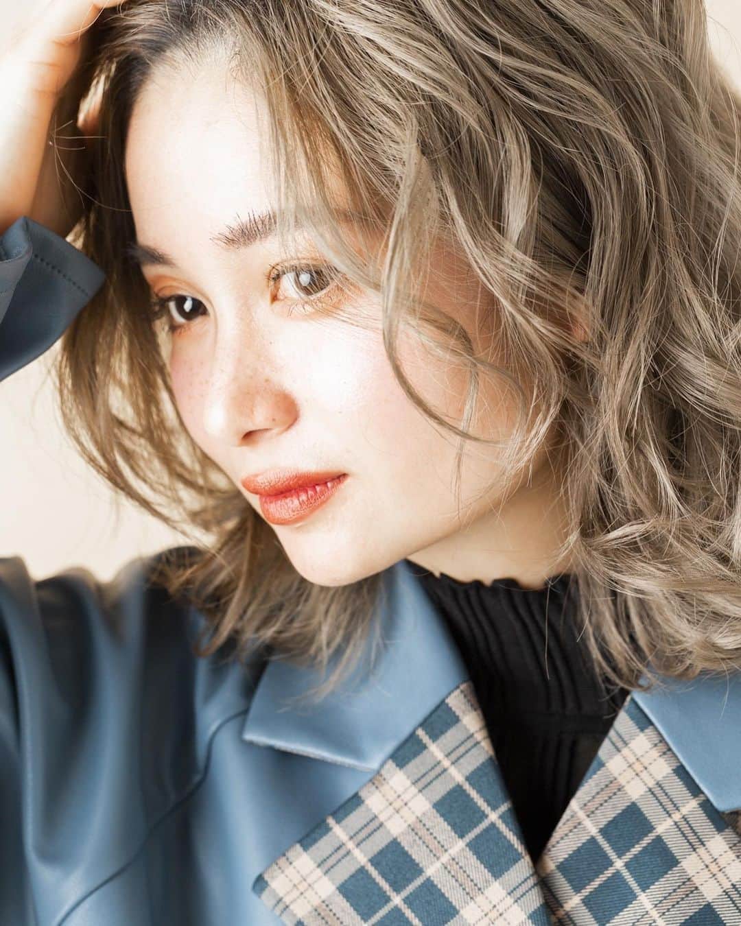 RabichePowのインスタグラム：「あっぷ❤️ . たまにはこんな投稿も😂💕 . . #rabichepow#hairmake#ラビッシュポー#ヘアメイク#ヘアアレンジ#おしゃれさんと繋がりたい #作品撮り」