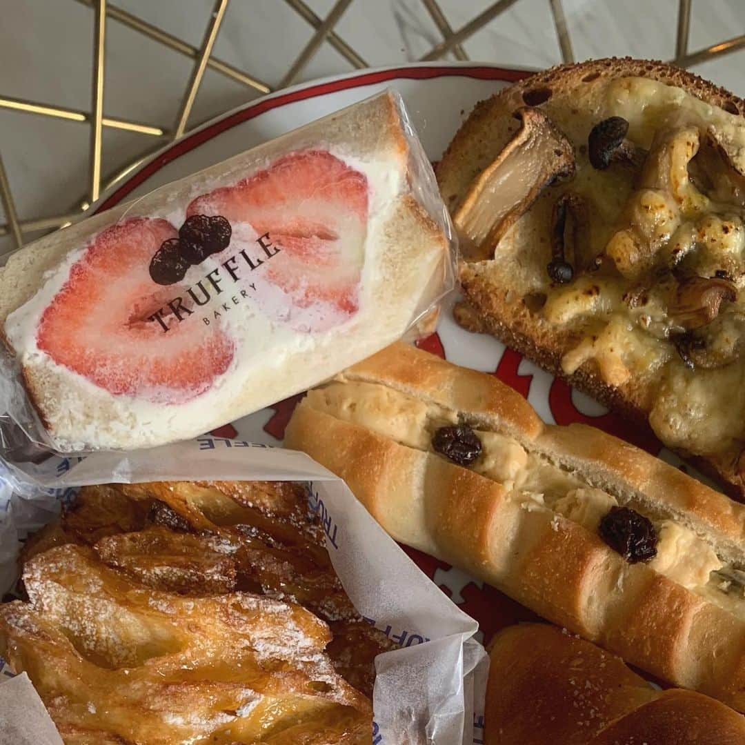 Tomomi Teradaのインスタグラム：「WINNER👑 #trufflebakery」
