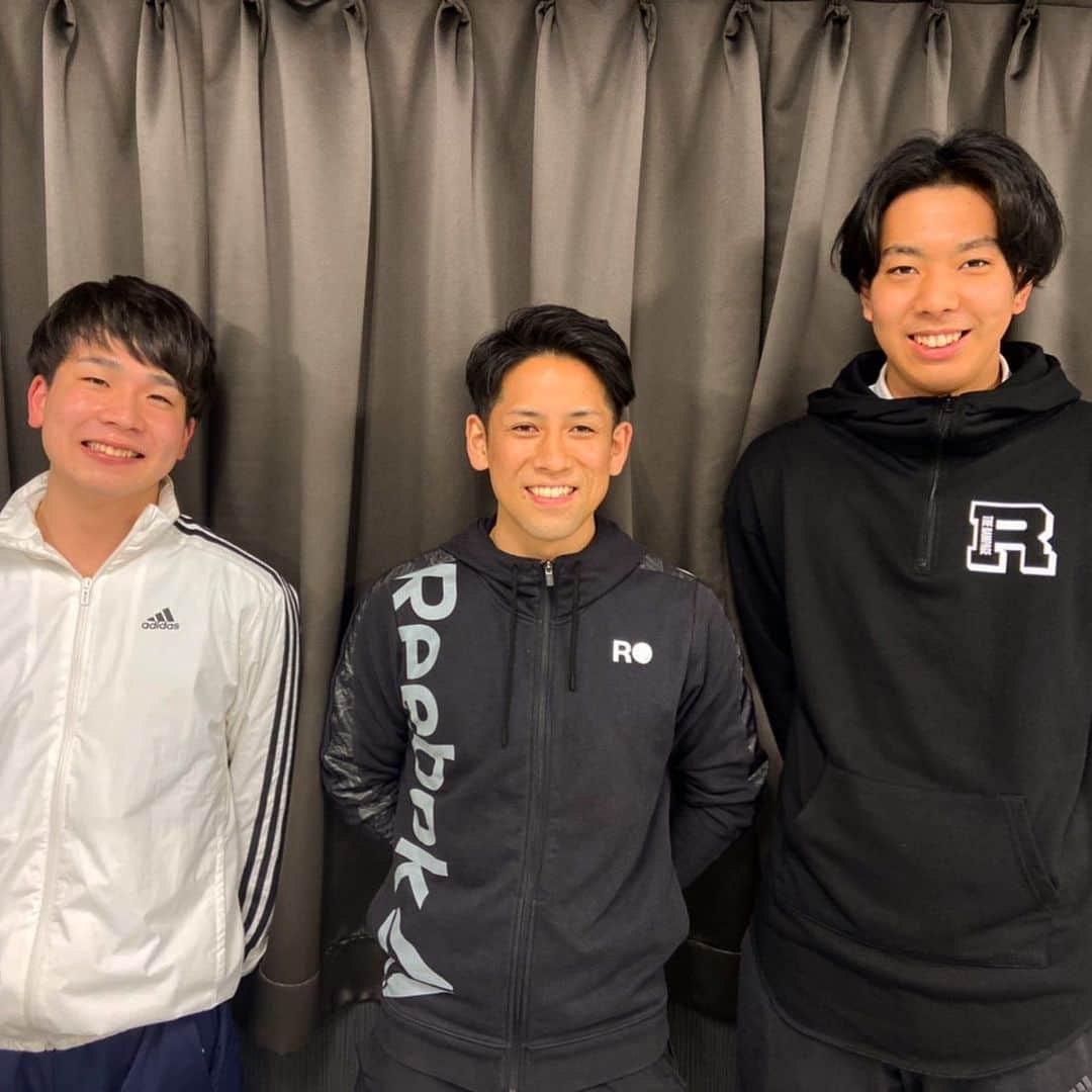 東京スポーツ・レクリエーション専門学校のインスタグラム：「R-body project様から﻿ 2名内定をいただきました😁✨﻿ ﻿ 産学連携授業で﻿ R-body projectの宮山先生から学び、﻿ 土曜パーソナルトレーニングセクションで﻿ 経験を積んで内定を勝ち取りました✌🏻💕﻿ ﻿ 写真はTSR 卒業生で﻿ R-body project講師の宮山先生と﻿ 内定をいただいた在校生２名が﻿ 一緒にパシャリ📸﻿ ﻿ #R-body project﻿ #パーソナルトレーナー﻿ #アスレティックトレーナー﻿ #スポーツトレーナー﻿ #パーソナルジム」