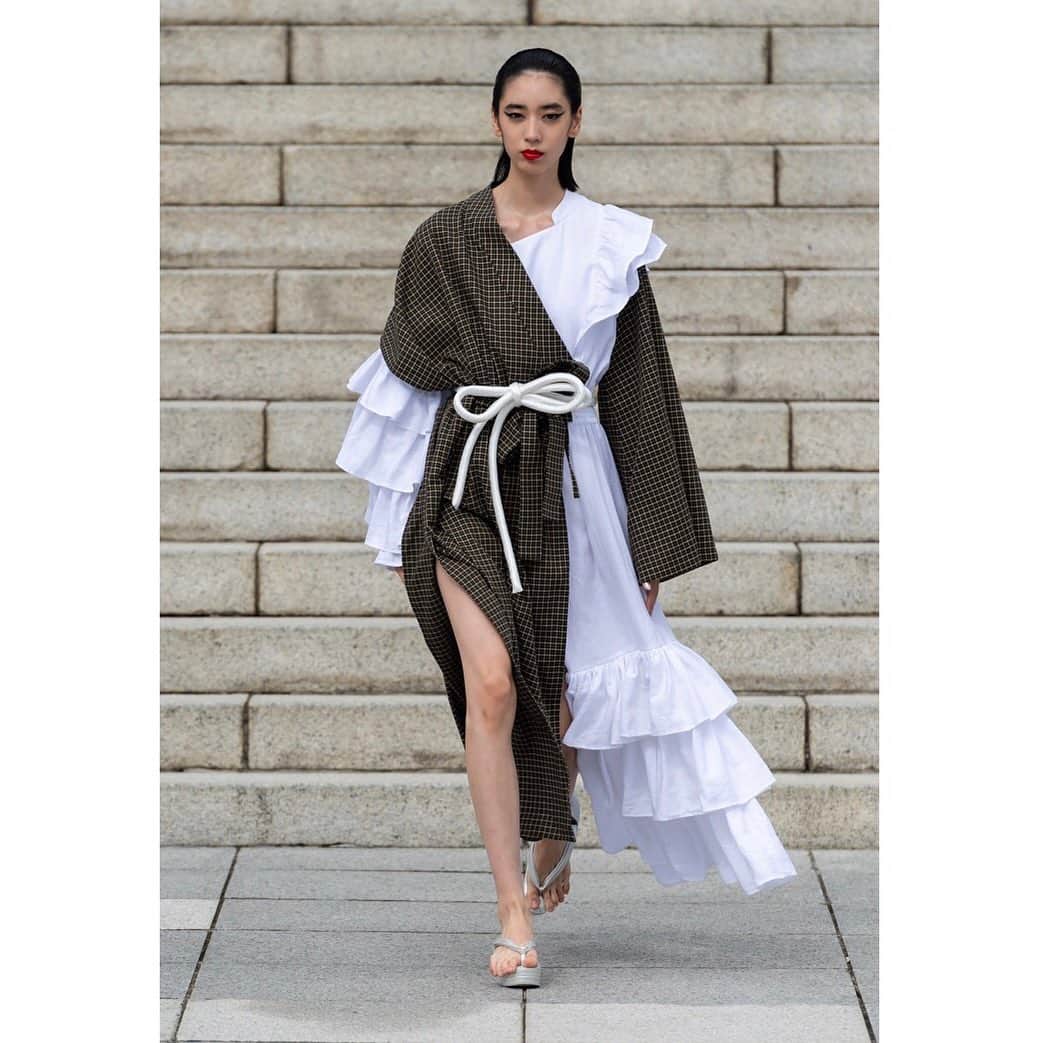 アツシナカシマのインスタグラム：「#atsushinakashima #アツシナカシマ #milanfashionweek #mfw #増上寺 #ファッション #moda @___akira_i」
