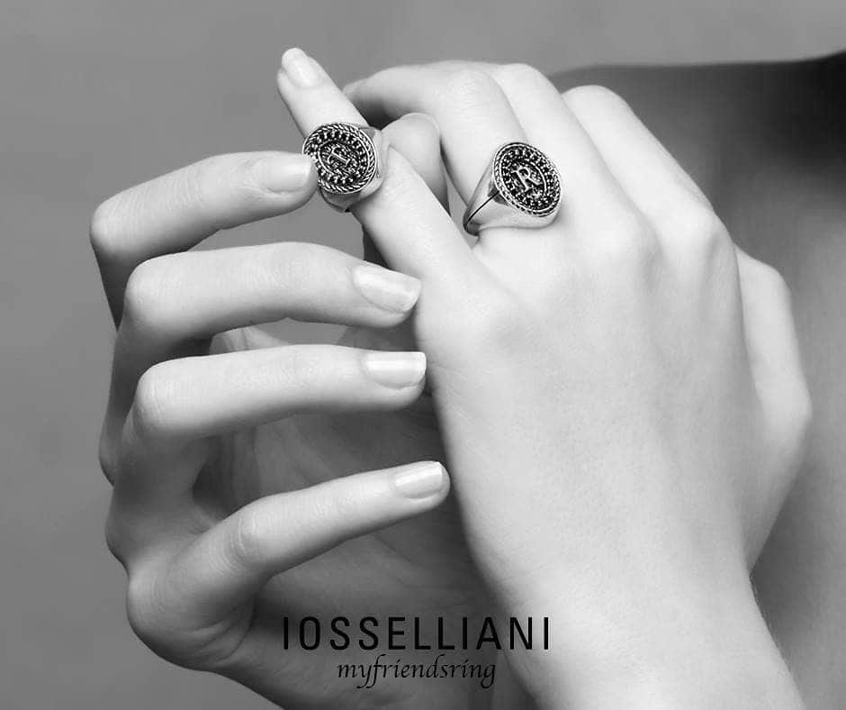 イオッセリアーニのインスタグラム：「#iossellianipuro #silverrings #blackdiamond #myfriendsring #silver#handmadefinejewelry #uniquepiece」