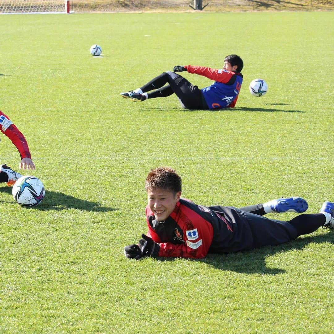 名古屋グランパスさんのインスタグラム写真 - (名古屋グランパスInstagram)「2021シーズン チーム始動⚽️✨  #児玉駿斗 #森下龍矢 #齋藤学 #阿部浩之 #木本恭生 #成瀬竣平 #稲垣祥 #柿谷曜一朗 #山﨑凌吾 #長澤和輝 #米本拓司 #相馬勇紀 #丸山祐市  #MondayMotivation #名古屋グランパス #grampus」1月18日 17時04分 - nagoyagrampus