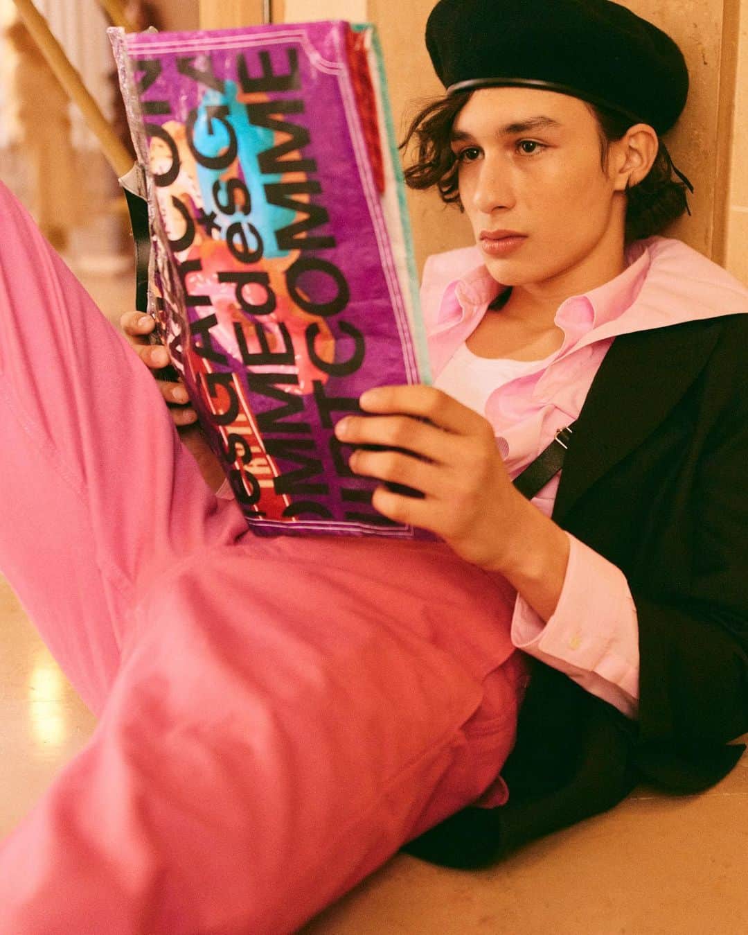 倉岡晋也のインスタグラム：「Pink ✔️ Chill There  @willandjoan @ylies.djdl  @natsumiebiko @hiroyoiwaki @w2emag.jp @commedesgarcons Styled by me My favorite shot」