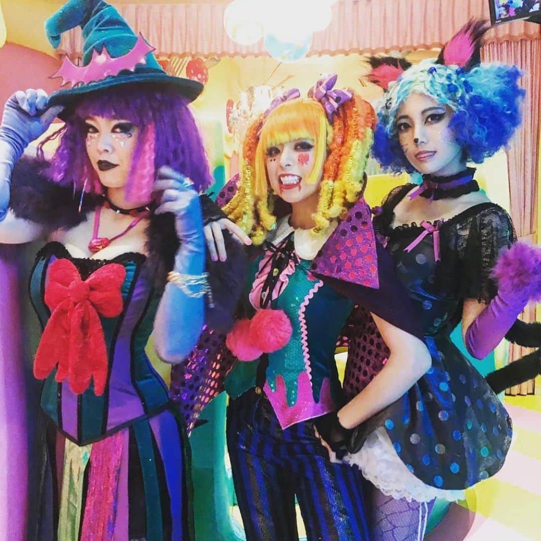 KAWAII MONSTER CAFEさんのインスタグラム写真 - (KAWAII MONSTER CAFEInstagram)「Our first Halloween collaboration with #lotte ( one of the biggest snack brand in all over Japan ) . In the term MONSTER GIRL in Halloween version ,we are so happy that we could spend special time with our guests.  #KAWAIIMONSTERCAFE wIll close down on 31st January 2021. We want to thank all memory with our guests and staff. Every memory has so much story. Thank you all involved.  #kawaiimonstercafememory」1月18日 17時09分 - kawaiimonstercafe