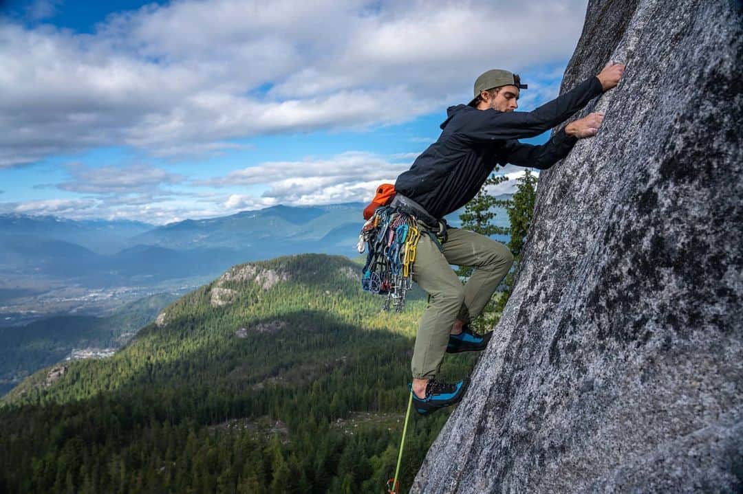 マックパックさんのインスタグラム写真 - (マックパックInstagram)「New year, new gear. Climbers demand comfort – and our new Boulder range rises to the challenge. Stretchy, abrasion-resistant and offering full freedom of movement, enjoy summer adventures better at the crag. Available in shorts and pants styles. . . #outsideisbetter #climbon #mountainsports」1月18日 17時13分 - macpac