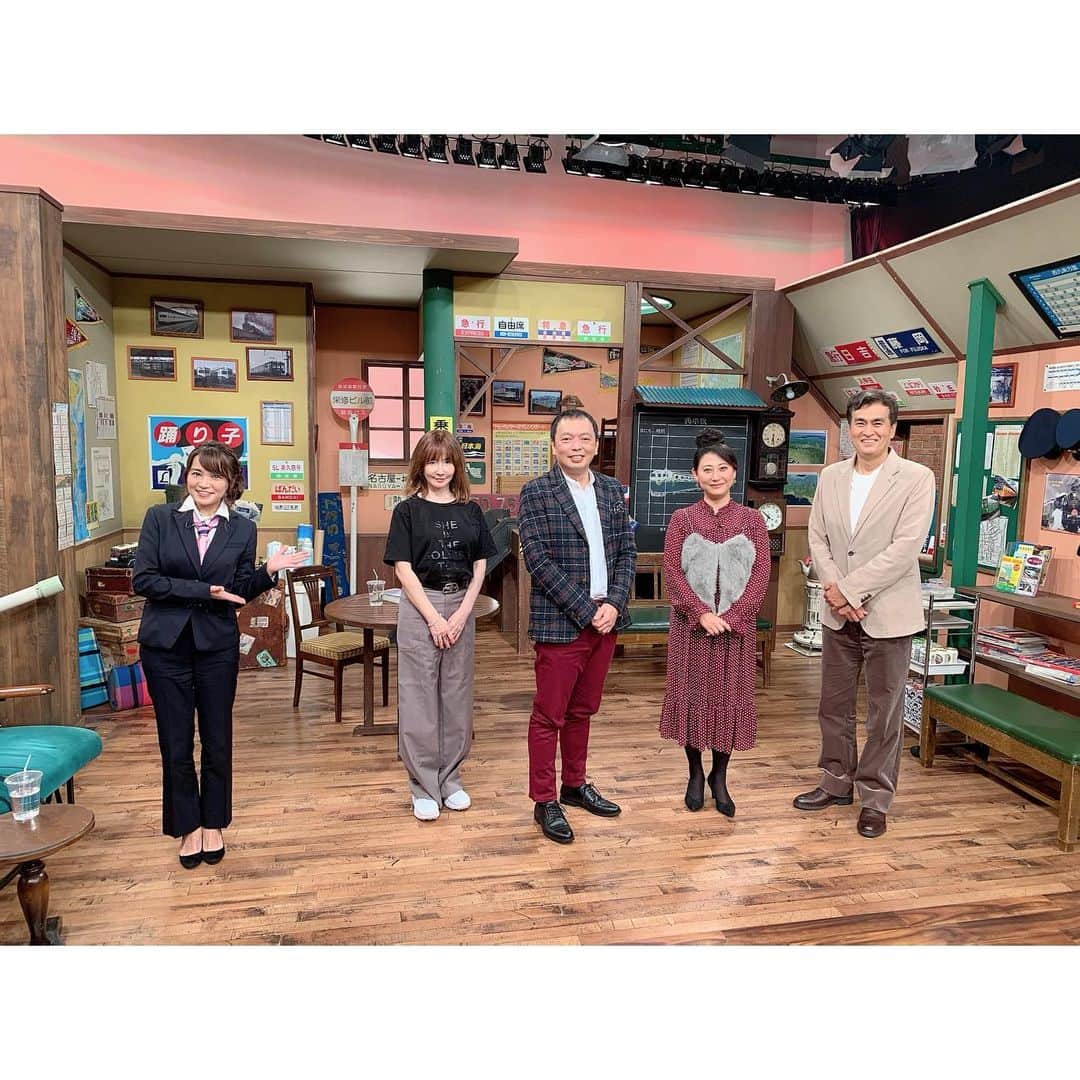 のインスタグラム：「週の始まり #鉄曜日‼️ 先週から生放送を再開した #NHKラジオ #てつおと こと 「鉄旅・音旅出発進行！」と 2週間ぶりの #妄想トレイン こと #BS日テレ 「友近・礼二の妄想トレイン」 オンエアがあります！  新春特番の 見逃し配信も今日まで(*´꒳`*)🚃🌸  まだの方は、 下記にてご乗車くださいませ♪  友近・礼二の妄想トレイン #28 新春2時間SP！山陽山陰をめぐる出雲初詣の旅 ゲスト: #石原良純 さん #YOU さん #TVer #友近・礼二の妄想トレイン #友近 さん #礼二 さん #久野知美 https://tver.jp/corner/f0064857 #TVer 友近さんのタグ付けは、代わりにお友達の #水谷千重子 さん🥺」