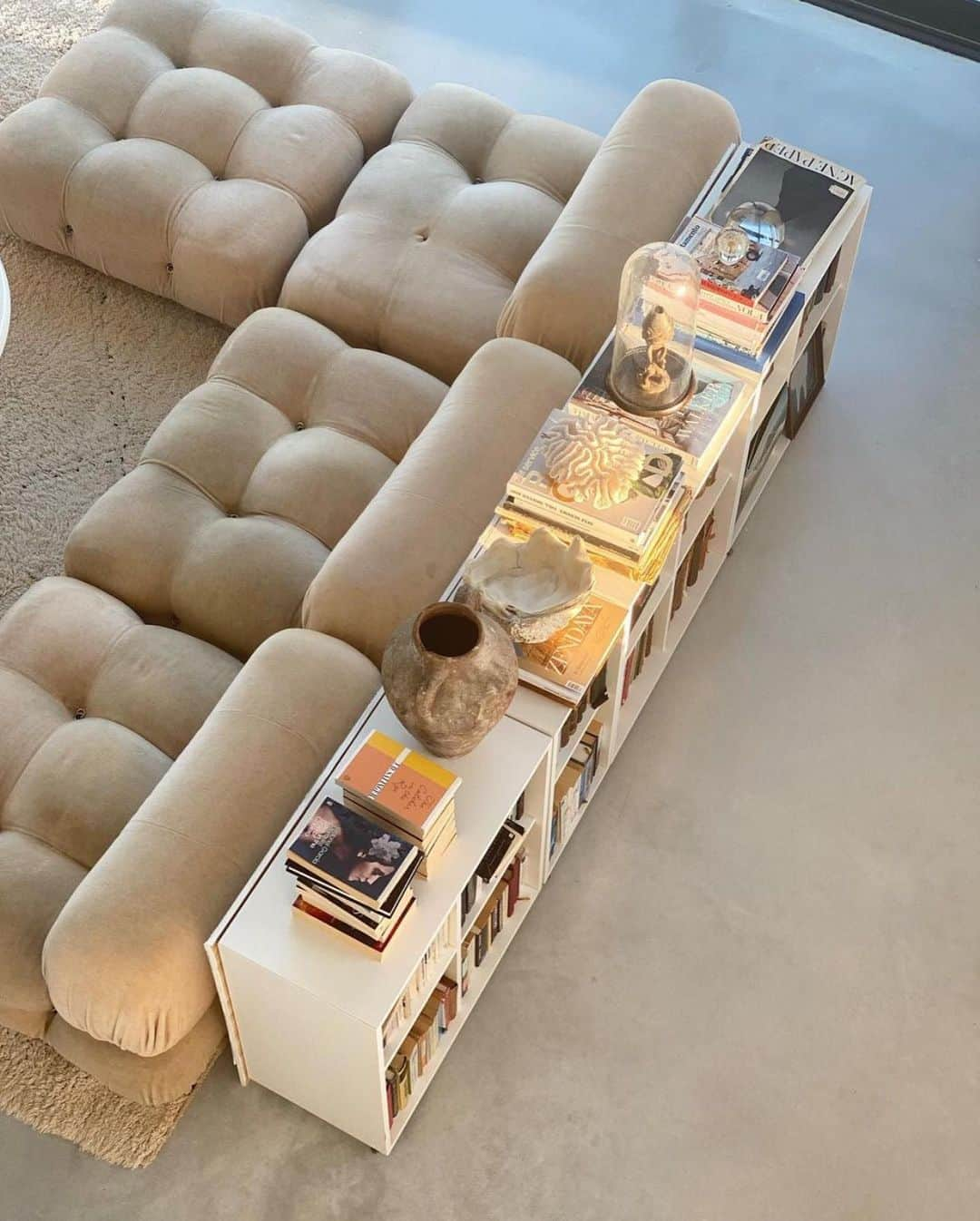 Juliett K.さんのインスタグラム写真 - (Juliett K.Instagram)「#mariobellini #sofa #inspo #camaleonda 70s #mariobellinisofa」1月18日 17時18分 - maffashion_official