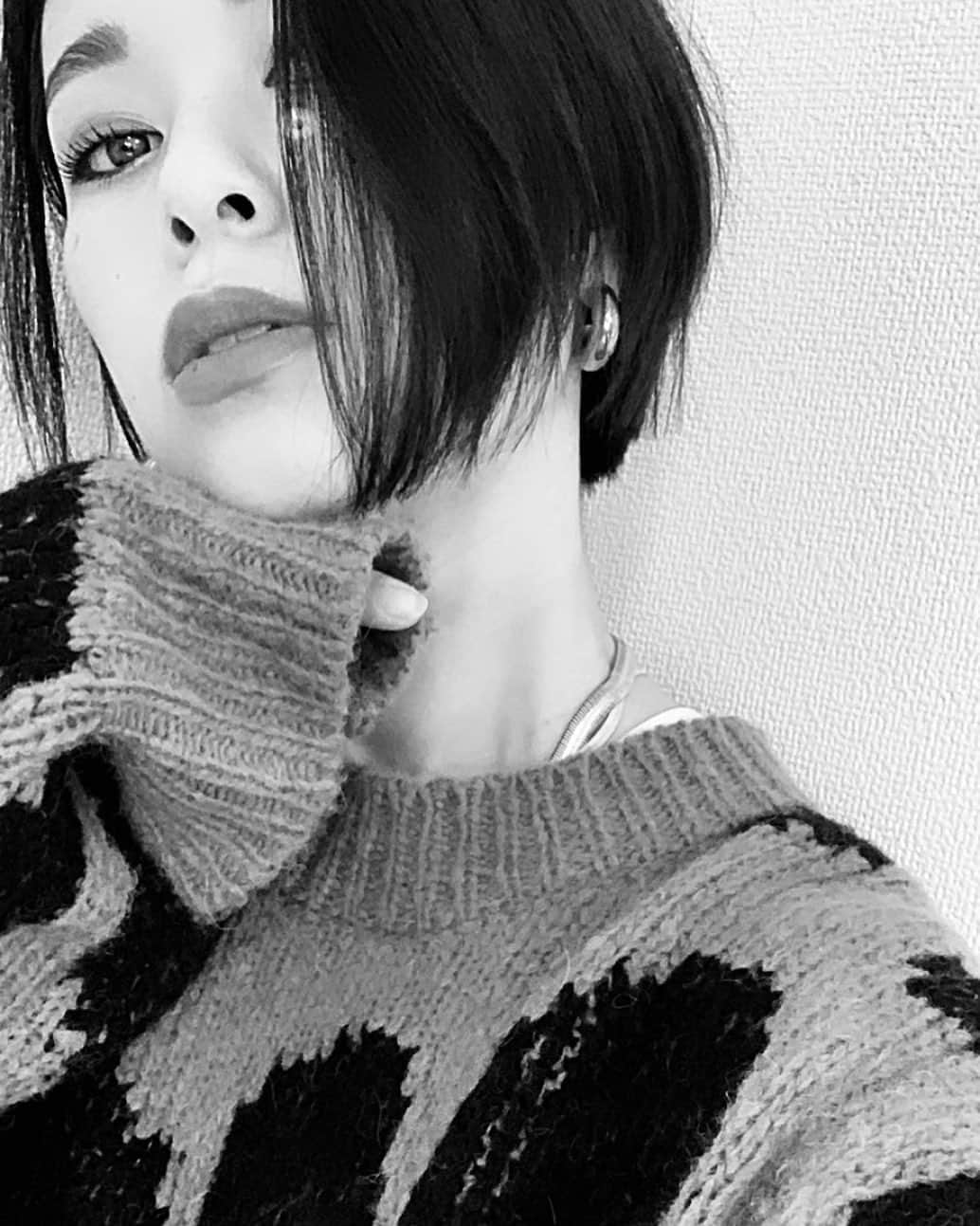のインスタグラム：「. 2021 new me🖤」