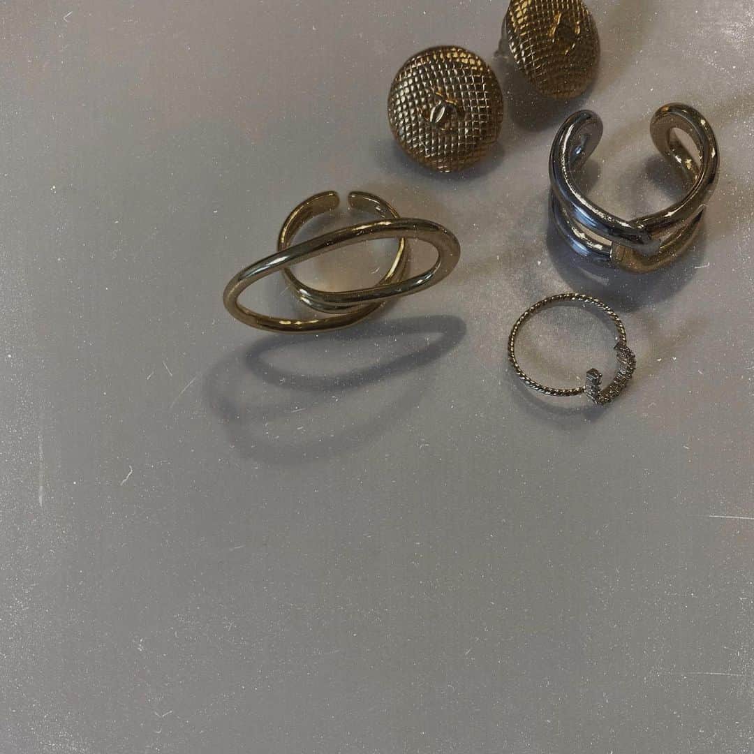 樽見麻緒のインスタグラム：「お気に入りたち𓅿𓆃 my favorite ring𓇬𓂃𓂂𓐍」