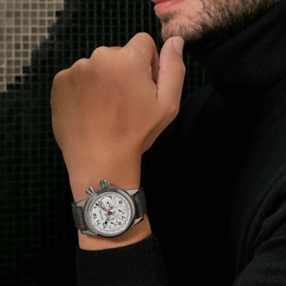 エベラールさんのインスタグラム写真 - (エベラールInstagram)「The 110th Alfa Romeo Anniversary Chronograph has a very sporty look characterized by particular details on the dial that make this watch really unique. It Is produced in a limited edition of 110 pieces.   #limitededition  #alfaromeo #chronograph #eberhard #eberhard_co #eberhardwatches #eberhard1887 #eberhard_1887 #carslovers #watchlover」1月18日 17時31分 - eberhard_1887
