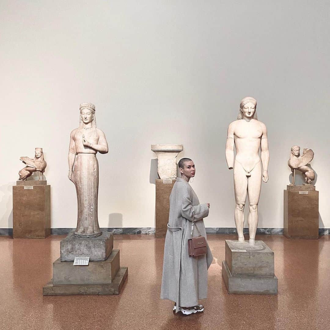 A N N A A M È L I Eのインスタグラム：「I wish we could go to museums again 🏛 #athens #annaamèlie #inspiration」