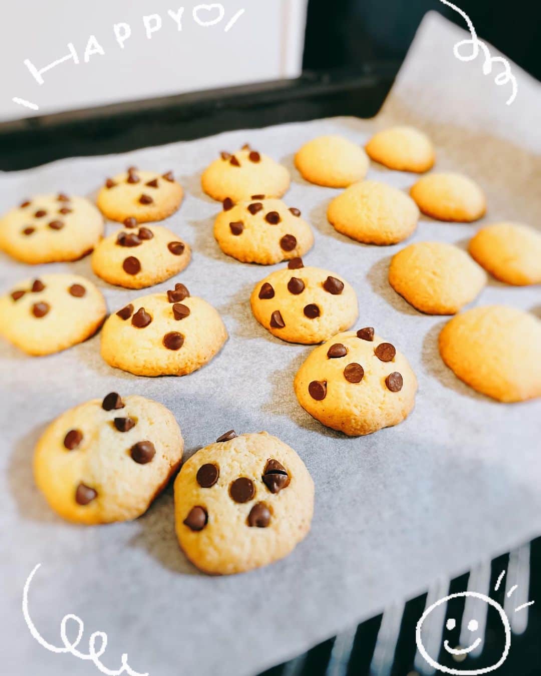 諏訪彩花のインスタグラム：「クッキー焼いてみました🌟  小学生の頃の時に手作り失敗して以来、なんとなく苦手意識あったけど、ちゃんと焼けてた…！！！！笑😭🙌❤️ しかも簡単にすぐ出来るんですね！ ✨✨✨✨ これからたまに作ってみようかな🌟 #手作りクッキー🍪」