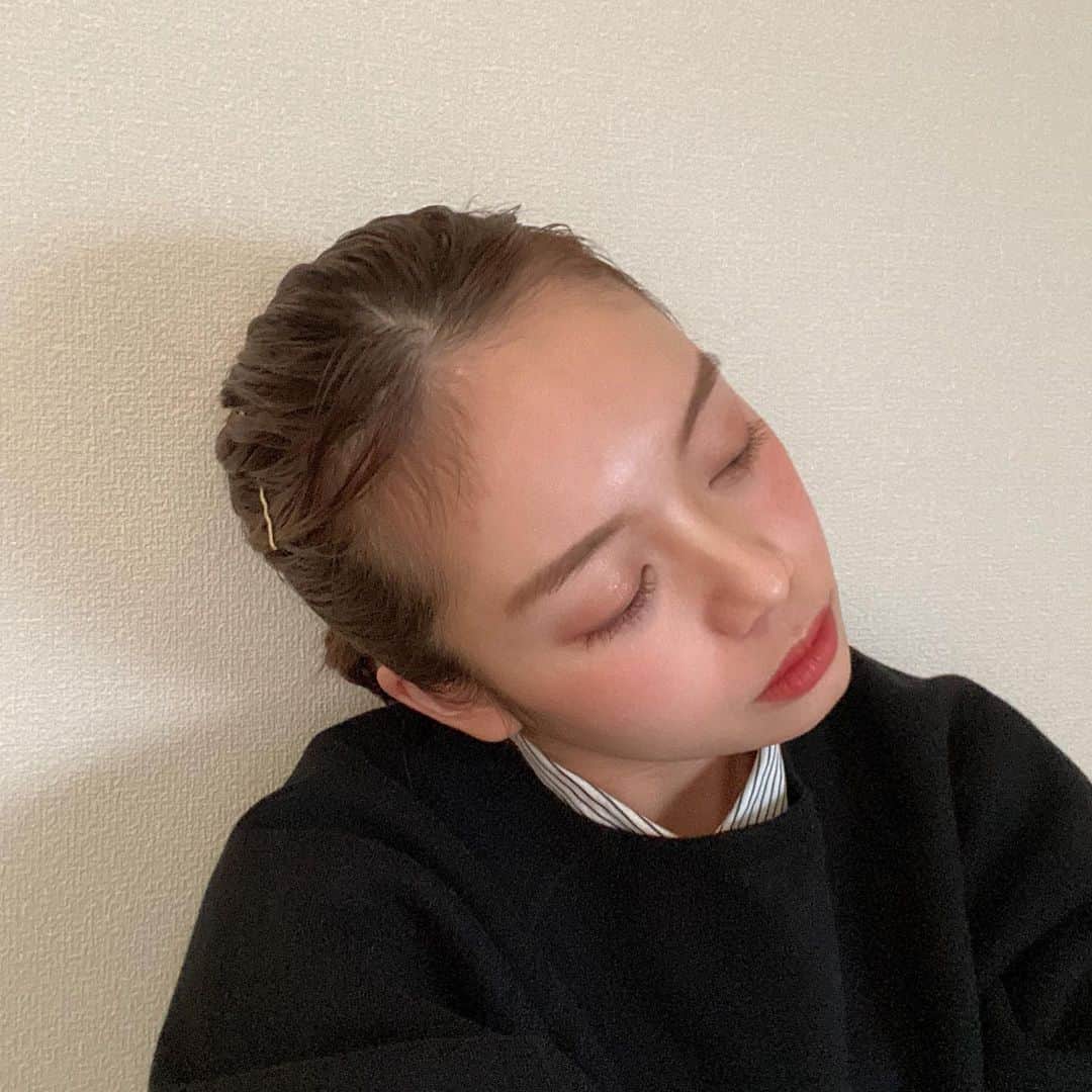 福地夏未のインスタグラム：「🙃 ノーズシャドウ効果だな アイメイクはcledepeaubeauteのオレンジ系パレット！ リップはaddiction！ _ #おでこ #ノーズシャドウ #鼻高くなる #丸鼻 #make #makeup #lip #addiction #cledepeaubeaute #cosmetics」
