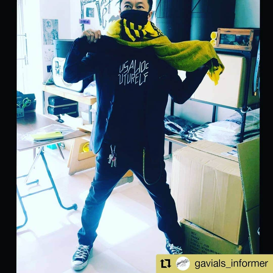 TOKIEさんのインスタグラム写真 - (TOKIEInstagram)「LOSALIOS新曲ダウンロードカード付きのFUTURELY Tシャツ、まもなく終了です。 急げー！  #Repost @gavials_informer • • • • • • _﻿ ✴︎📯まもなく終了📯✴︎﻿ _﻿ 《📢losalios & GAVIAL からのお知らせ》﻿ _﻿ 年明け2021年1月1日1より、販売された﻿ 𝕝𝕠𝕤𝕒𝕝𝕚𝕠𝕤 𝐹𝑈𝑇𝑈𝑅𝐸𝐿𝑌  𝕋-𝕤𝕙 ﻿ 【GAVIAL online shop "LOSALIOS"ページにて販売中】は今週木曜日1/28 23:59まで取り扱い中です！﻿ ﻿ 大きめのサイズは完売しておりますが🙏S,Mサイズは若干数ストックがございます。﻿ losalios初となる新曲の音源ダウンロード付きカードも同封されておりますので、﻿ Tシャツをお買い上げの上 お手持ちのPCから、losaliosの新曲をあなたのライブラリへダウンロードしてください！﻿ ﻿ 　　　　　((( 🅻🅾🆂🅰🅻🅸🅾🆂 )))﻿ ﻿  _🔊🔊//////////////////////////🔊🔊_﻿ ﻿ ■LOSALIOS “FUTURELY" T shirts ﻿ ＜on GAVIAL ONLINE SHOP_artist goods_LOSALIOS page＞﻿ ﻿ ・col.:blackのみ﻿ ・size：S, M, L(sᴏʟᴅ)XL(sᴏʟᴅ)﻿ ・￥5,000.-(税別)﻿ ※ホログラムステッカー付﻿ ※音源ダウンロードカード付﻿ ◎現在販売中　〜﻿ 2021年1月28日（木）23:59﻿ -﻿ ■LOSALIOS “ HAE “ T shirts﻿ ＜on GAVIAL ONLINE SHOP_artist goods_LOSALIOS page＞﻿ ﻿ ・col.:white, black﻿ ・size：S, M, L, XL(sᴏʟᴅ)﻿ ・￥3,500.-(税別）﻿ ※ネオンオレンジステッカー付﻿ ◎現在販売中﻿ ﻿ _﻿ 　⬇️⚠️🚧 𝑵𝑶𝑻𝑰𝑪𝑬 🚧⚠️⬇️﻿ ﻿ 🔴音源付きTシャツの販売は 期̲間̲限̲定̲ 【Tシャツ販売は2021年1月28日まで、音源ダウンロードは2021年1月末日まで】です。HAE Tシャツとの合わせ買いをご希望のお客様はお早めのご注文をお願い致します。﻿ _﻿ 🔴商品はなくなり次第終了となります。予めご了承くださいませ。﻿ ﻿ 🔴音源データを保存する際はパソコンからのアクセスをお願い致します。スマホ、携帯電話からは楽曲の再生のみになりますのでご注意ください。﻿ ﻿ 🟡GAVIAL online shop限定カラーHAE yellow Tにはステッカーは付いていません。ご了承ください。﻿ _﻿ #losalios﻿ @losalios_official ﻿ _﻿ #中村達也﻿ #TOKIE﻿ #アイゴン﻿ #堀江博久﻿ _﻿ #newtee﻿ #artistgoods」1月18日 18時04分 - tokieofficial1