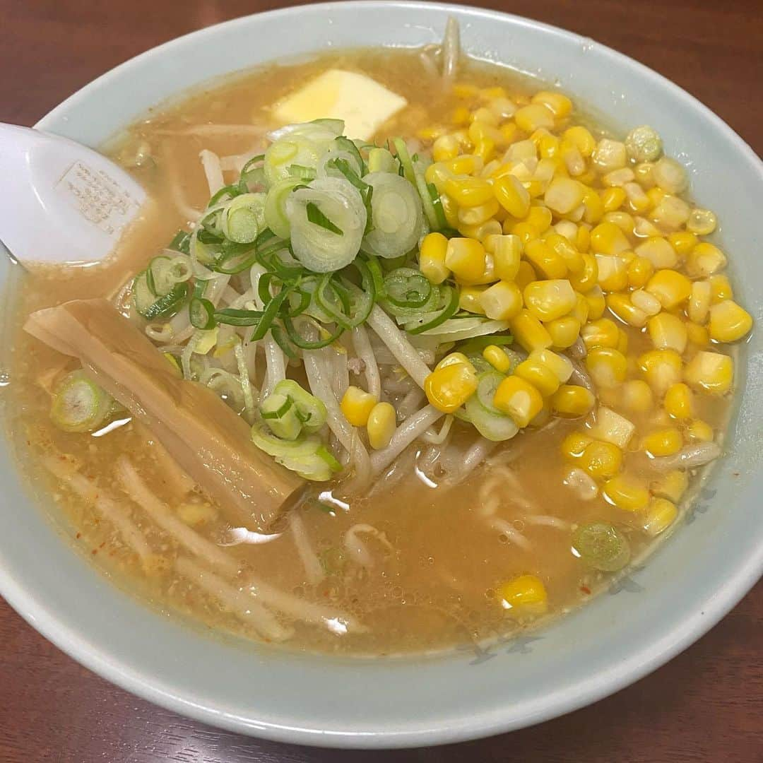 中村かなさんのインスタグラム写真 - (中村かなInstagram)「今年食べたラーメンおいしいとこしかない🍜🥺✨ ・ 2021年はラーメン運が良いかも🍜 みそラーメンにはバターとコーンをトッピングしたいです🍜🌽🧈 ・ しおラーメンとしょうゆラーメンも食べたいから また早く行きたいのだ🍜❤️ ・ メニューはラーメンのみで(ライスはあったかも) ガチでラーメンを楽しむお店🍜 ・ ・ 🍜 梅光軒(名古屋・池下) ・ ・ ・ ・ #梅光軒 #味噌ラーメン  #塩ラーメン #しょうゆラーメン #ラーメン女子  #ラーメン女子部  #池下 #池下グルメ  #池下ランチ #名古屋グルメ #名古屋ラーメン部 #名古屋 #ラーメン好きな人と繋がりたい #ラーメン大好き  #ラーメン部  #ラーメンインスタグラマー  #ラーメン中毒 #麺スタグラム #メンスタグラム  #麺スタグラマー #麺スタグラム愛知 #ラー活 #ラーメンパトロール  #麺スタグラム_japan  #nagoyafood  #nagoyaramen  #nagoya #ramen #japanesefood」1月18日 18時04分 - k777pime